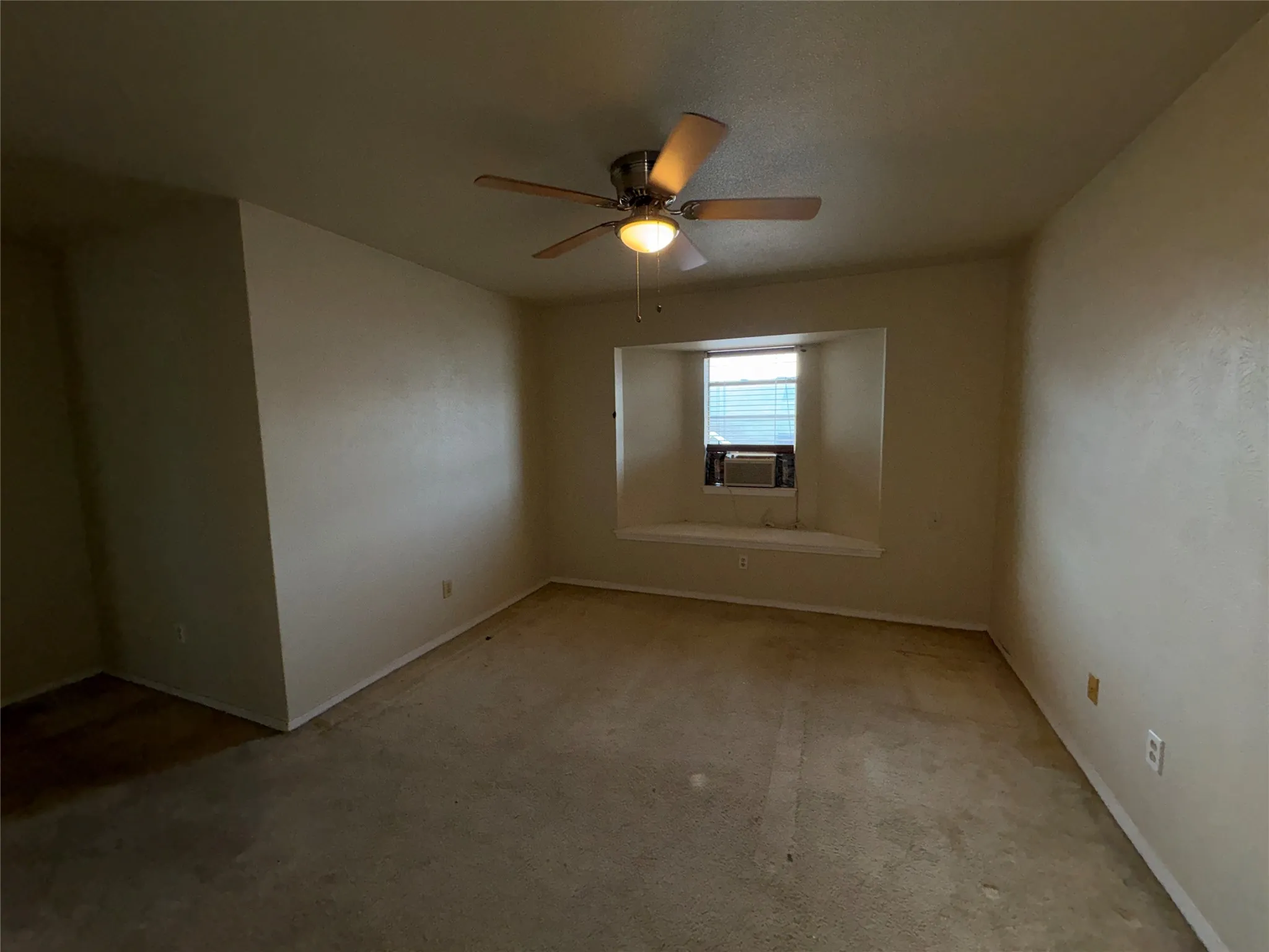 Townhouse For Sale in Denton County , 625 Manco Road 112, Lewisville, Texas 75067, 2 Bedroom, 3 Bathroom, 1 Garage spaces, 1,104 Sqft, built in 1985, mls#21372542, Real Estate Agent in Lewisville, Homes For Sale in Denton county, Homes For Sale in Lewisville, Realtor in Lewisville Texas, Real Estate Brokerage Independent Realty Texas, Luminita Cordes Realtor