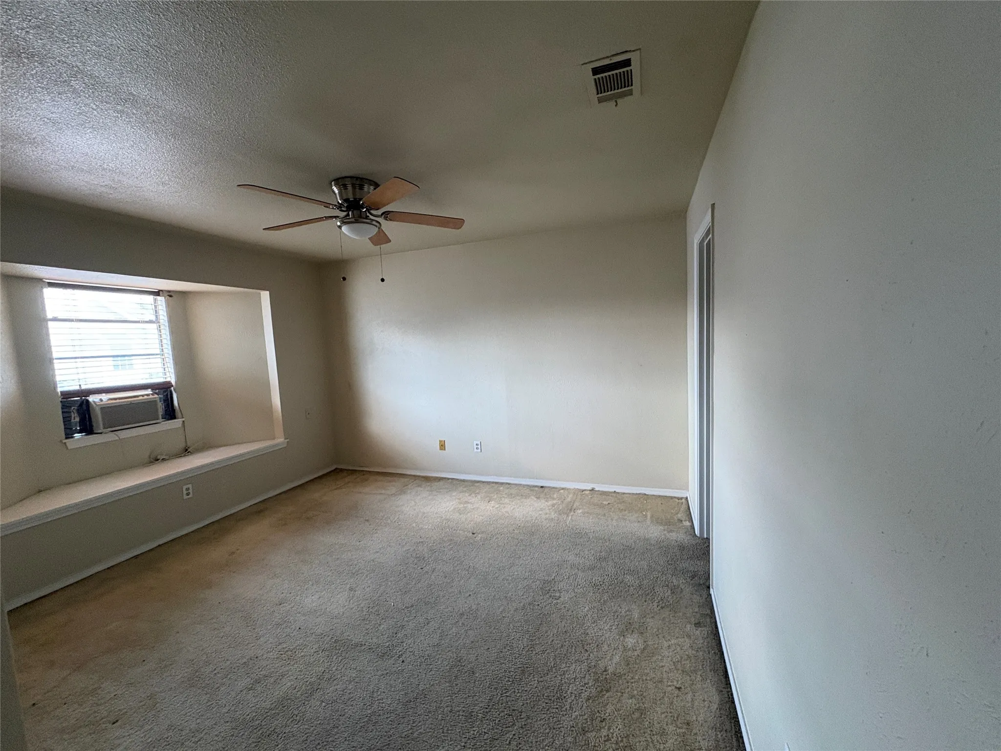 Townhouse For Sale in Denton County , 625 Manco Road 112, Lewisville, Texas 75067, 2 Bedroom, 3 Bathroom, 1 Garage spaces, 1,104 Sqft, built in 1985, mls#21372542, Real Estate Agent in Lewisville, Homes For Sale in Denton county, Homes For Sale in Lewisville, Realtor in Lewisville Texas, Real Estate Brokerage Independent Realty Texas, Luminita Cordes Realtor