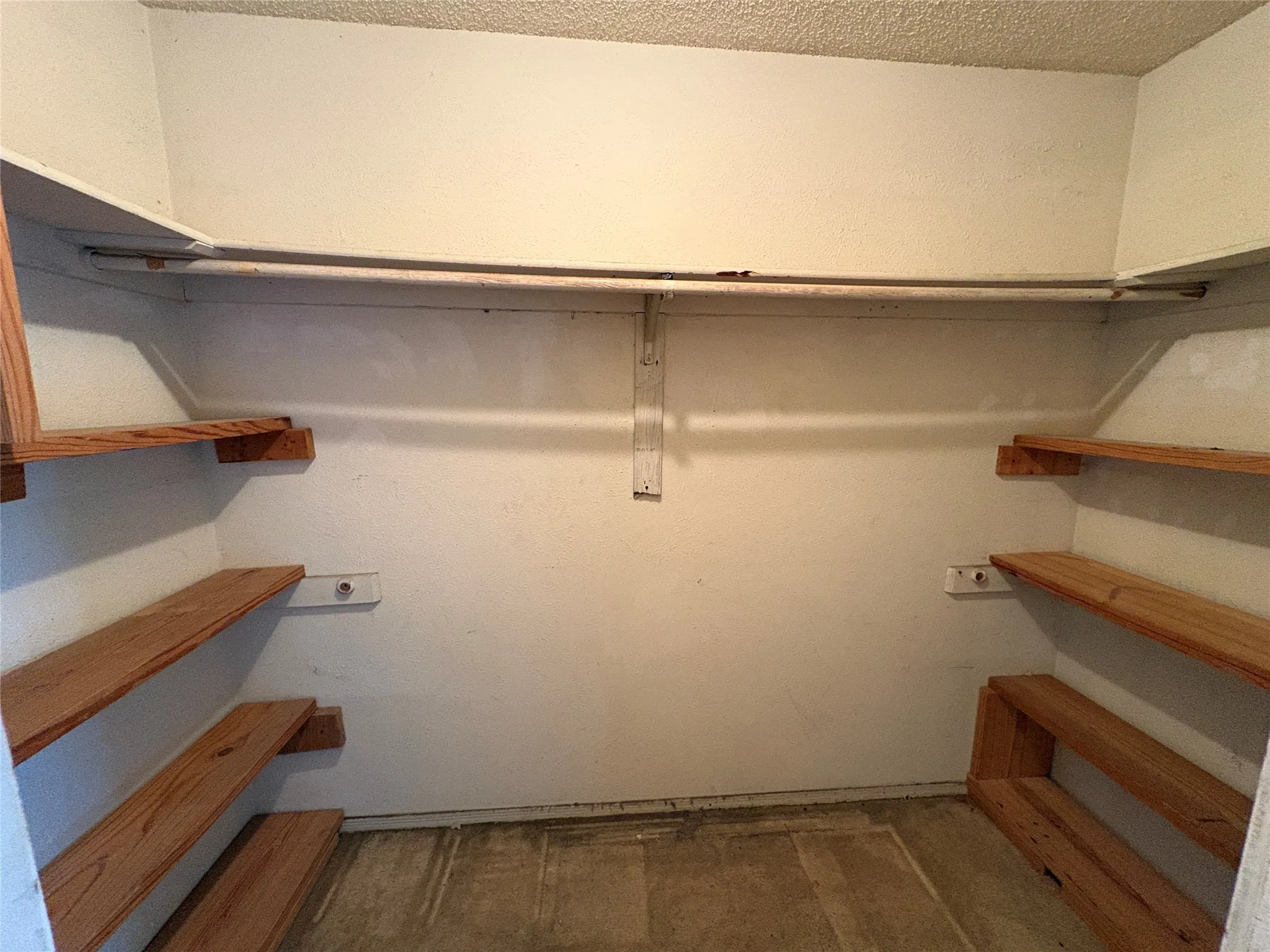 Townhouse For Sale in Denton County , 625 Manco Road 112, Lewisville, Texas 75067, 2 Bedroom, 3 Bathroom, 1 Garage spaces, 1,104 Sqft, built in 1985, mls#21372542, Real Estate Agent in Lewisville, Homes For Sale in Denton county, Homes For Sale in Lewisville, Realtor in Lewisville Texas, Real Estate Brokerage Independent Realty Texas, Luminita Cordes Realtor