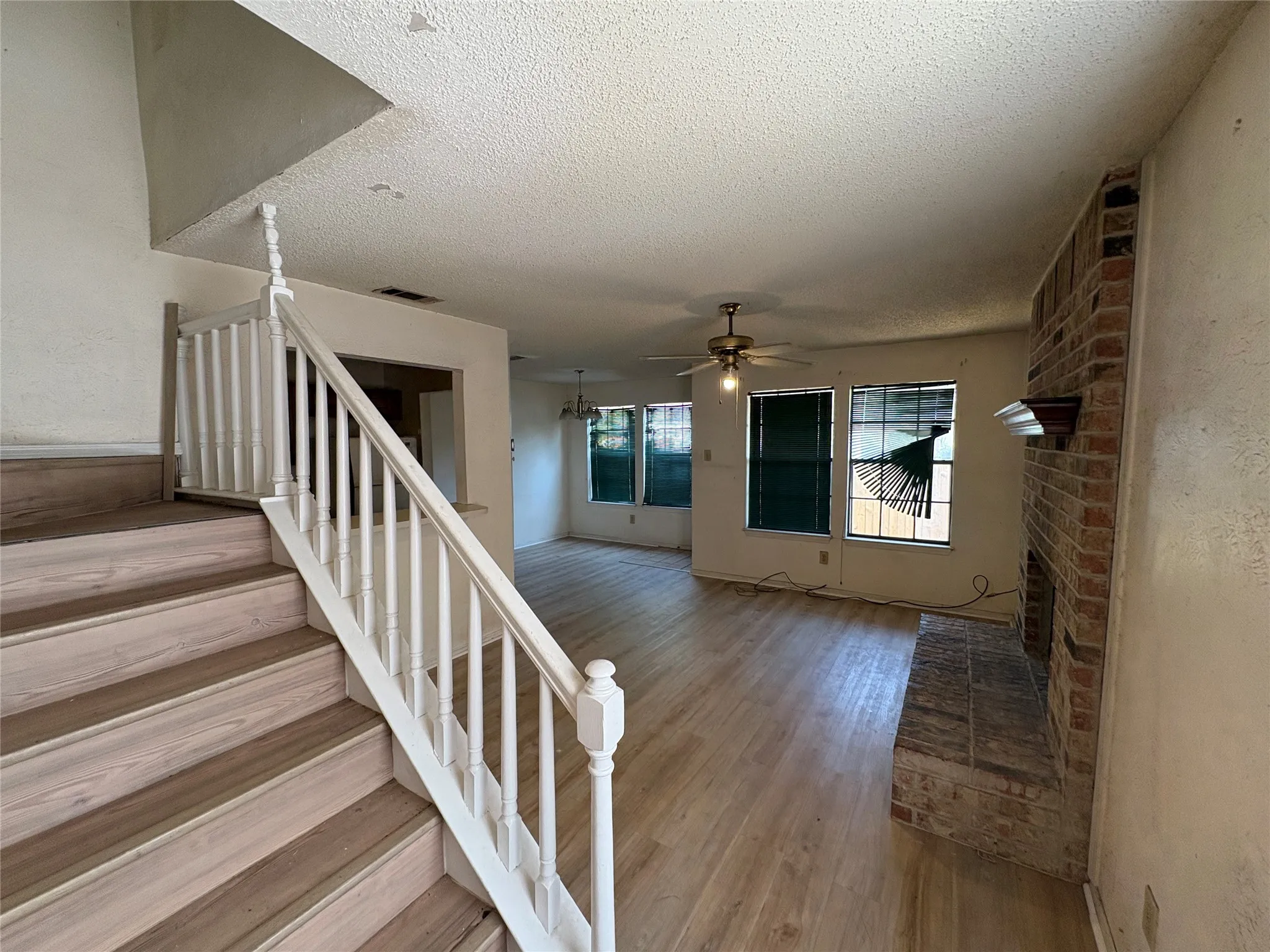 Townhouse For Sale in Denton County , 625 Manco Road 112, Lewisville, Texas 75067, 2 Bedroom, 3 Bathroom, 1 Garage spaces, 1,104 Sqft, built in 1985, mls#21372542, Real Estate Agent in Lewisville, Homes For Sale in Denton county, Homes For Sale in Lewisville, Realtor in Lewisville Texas, Real Estate Brokerage Independent Realty Texas, Luminita Cordes Realtor
