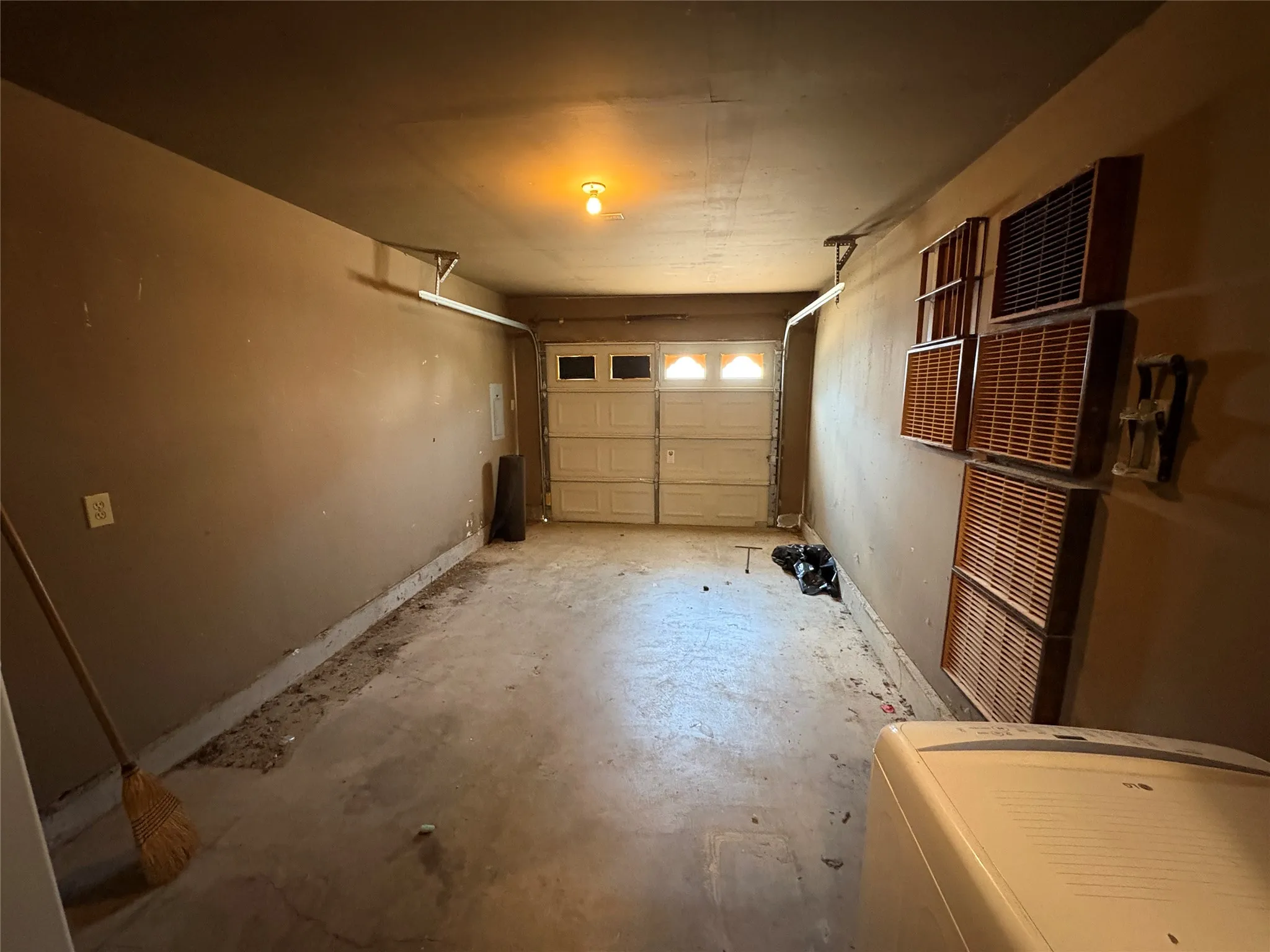 Townhouse For Sale in Denton County , 625 Manco Road 112, Lewisville, Texas 75067, 2 Bedroom, 3 Bathroom, 1 Garage spaces, 1,104 Sqft, built in 1985, mls#21372542, Real Estate Agent in Lewisville, Homes For Sale in Denton county, Homes For Sale in Lewisville, Realtor in Lewisville Texas, Real Estate Brokerage Independent Realty Texas, Luminita Cordes Realtor