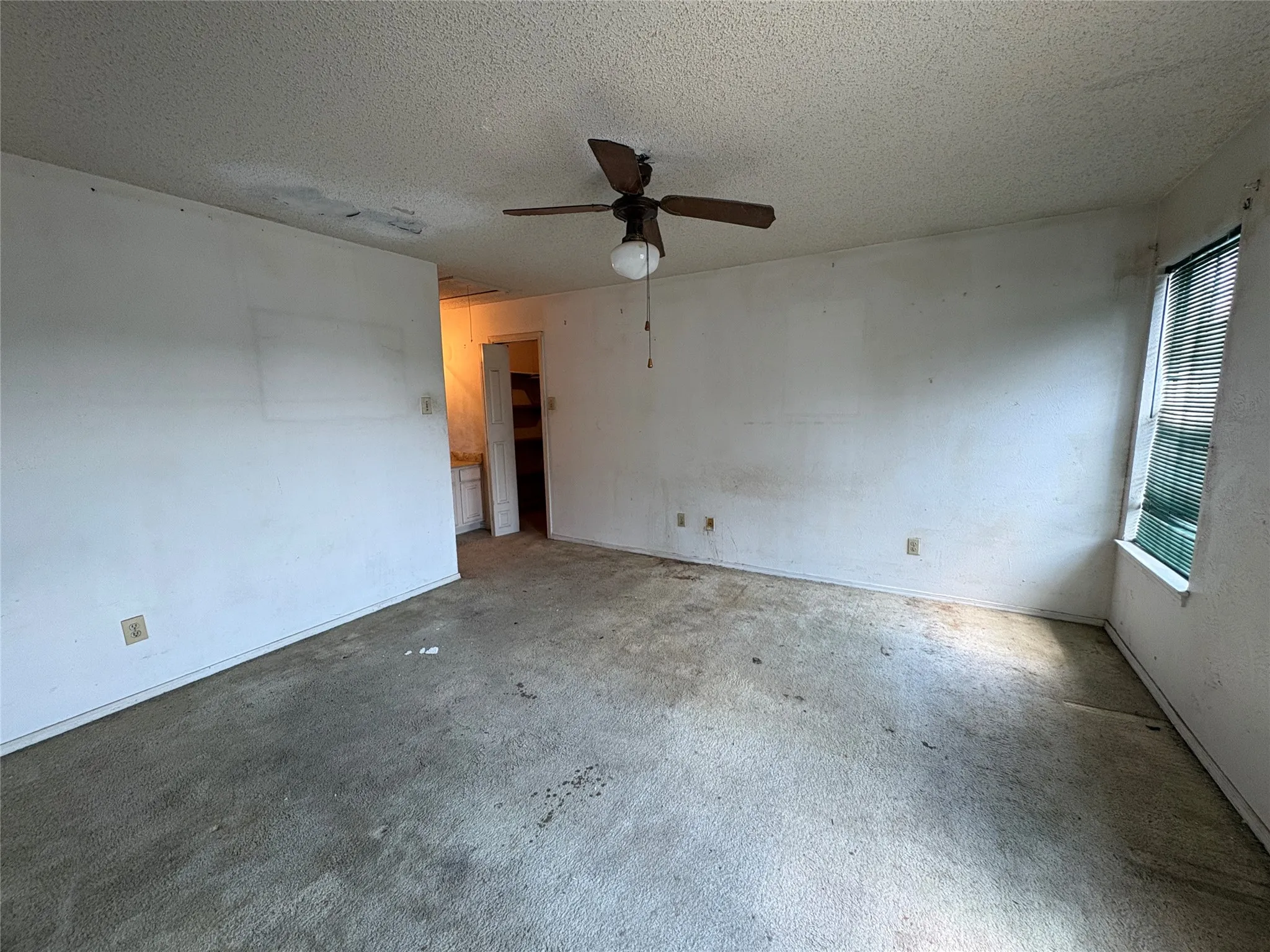 Townhouse For Sale in Denton County , 625 Manco Road 112, Lewisville, Texas 75067, 2 Bedroom, 3 Bathroom, 1 Garage spaces, 1,104 Sqft, built in 1985, mls#21372542, Real Estate Agent in Lewisville, Homes For Sale in Denton county, Homes For Sale in Lewisville, Realtor in Lewisville Texas, Real Estate Brokerage Independent Realty Texas, Luminita Cordes Realtor