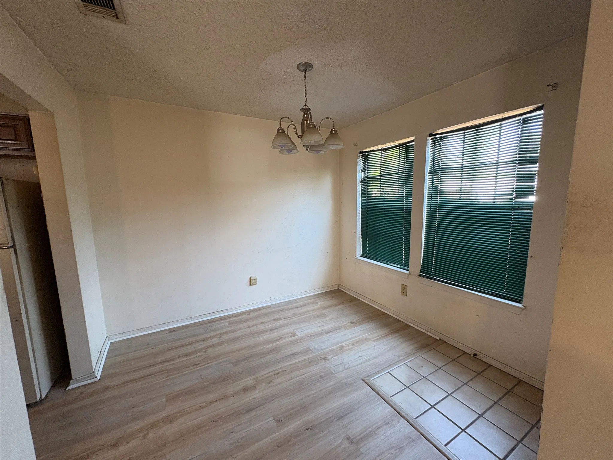 Townhouse For Sale in Denton County , 625 Manco Road 112, Lewisville, Texas 75067, 2 Bedroom, 3 Bathroom, 1 Garage spaces, 1,104 Sqft, built in 1985, mls#21372542, Real Estate Agent in Lewisville, Homes For Sale in Denton county, Homes For Sale in Lewisville, Realtor in Lewisville Texas, Real Estate Brokerage Independent Realty Texas, Luminita Cordes Realtor