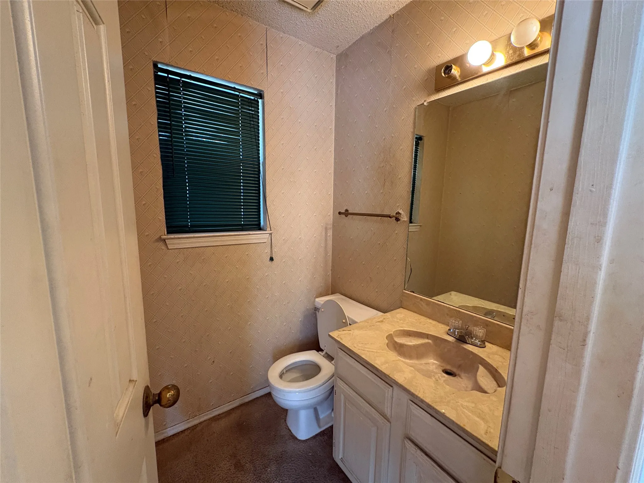 Townhouse For Sale in Denton County , 625 Manco Road 112, Lewisville, Texas 75067, 2 Bedroom, 3 Bathroom, 1 Garage spaces, 1,104 Sqft, built in 1985, mls#21372542, Real Estate Agent in Lewisville, Homes For Sale in Denton county, Homes For Sale in Lewisville, Realtor in Lewisville Texas, Real Estate Brokerage Independent Realty Texas, Luminita Cordes Realtor
