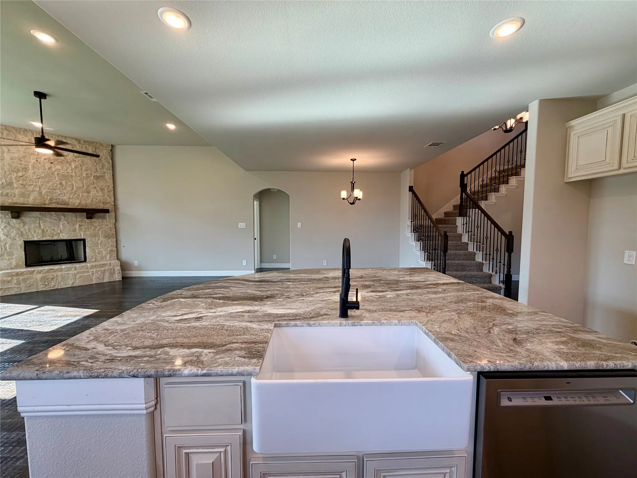 Huge kitchen island with Farm House Apron Front sink and Matte black faucet with extendable sprayer