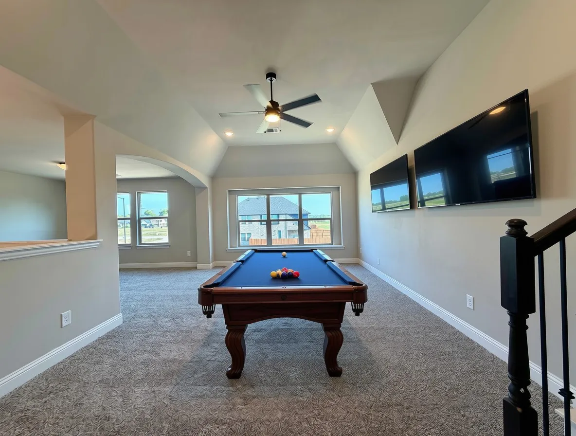 Huge gameroom for pool table or other fun games