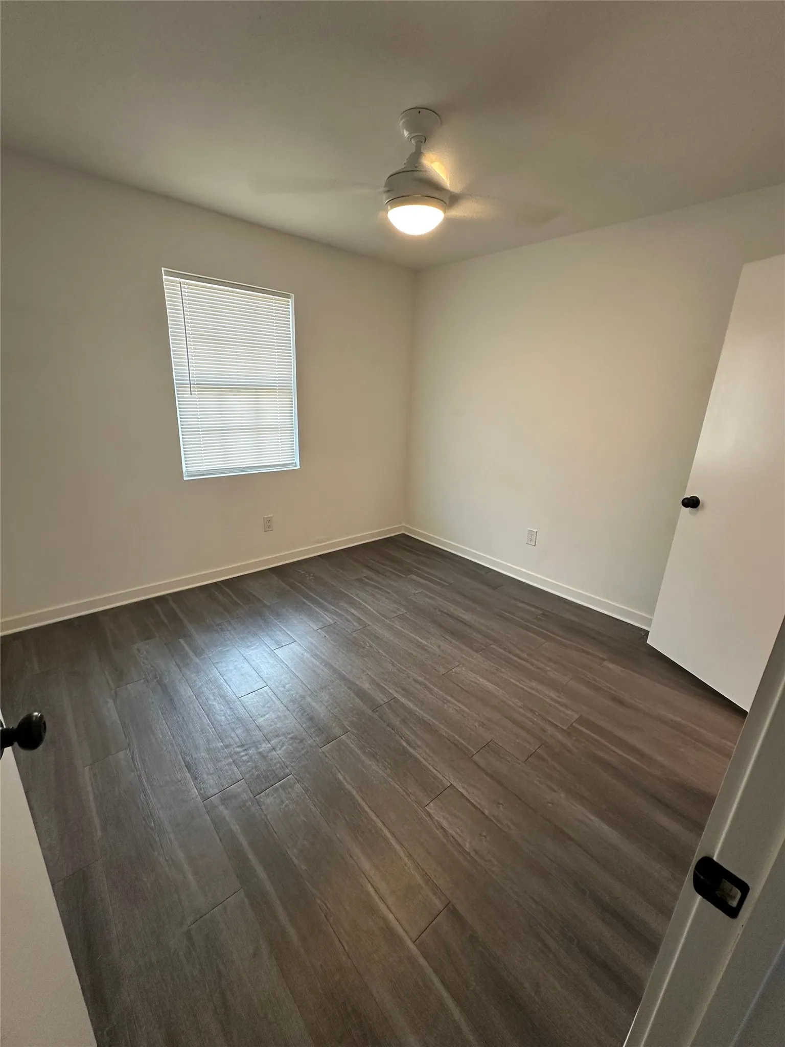 Apartment For Rent in Dallas County , 321 E 8th Street 206, Dallas, Texas 75203, 2 Bedroom, 1 Bathroom, Garage spaces, 795 Sqft, built in 1962, mls#21372545, Real Estate Agent in Dallas, Homes For Rent in Dallas county, Homes For Rent in Dallas, Realtor in Dallas Texas, Real Estate Brokerage Independent Realty Texas, Luminita Cordes Realtor