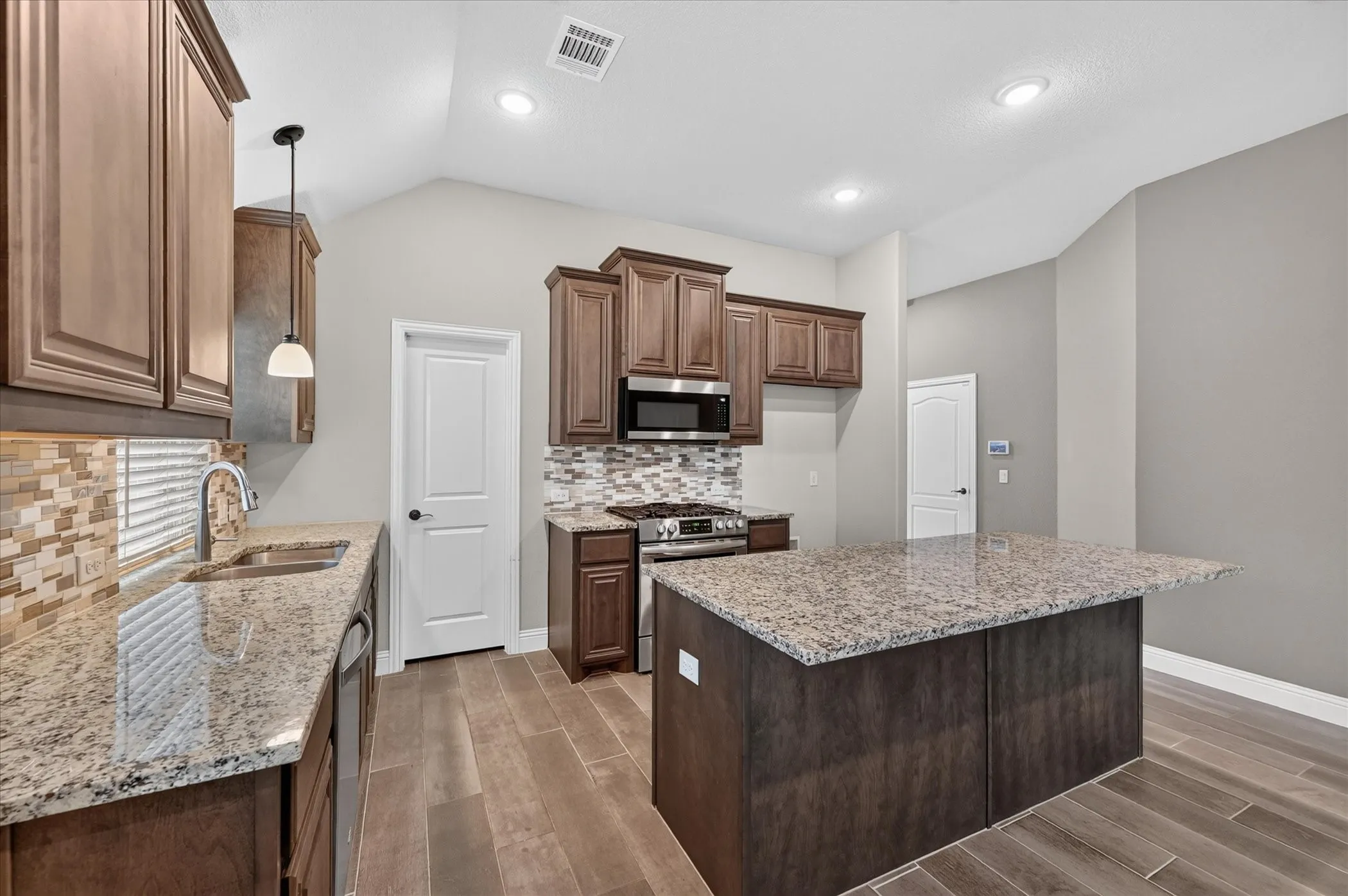 Single Family Residence For Sale in Dallas County , 1941 Silverleaf Drive, Glenn Heights, Texas 75154, 4 Bedroom, 3 Bathroom, 2 Garage spaces, 2,462 Sqft, built in 2021, mls#21372562, Real Estate Agent in Glenn Heights, Homes For Sale in Dallas county, Homes For Sale in Glenn Heights, Realtor in Glenn Heights Texas, Real Estate Brokerage Independent Realty Texas, Luminita Cordes Realtor