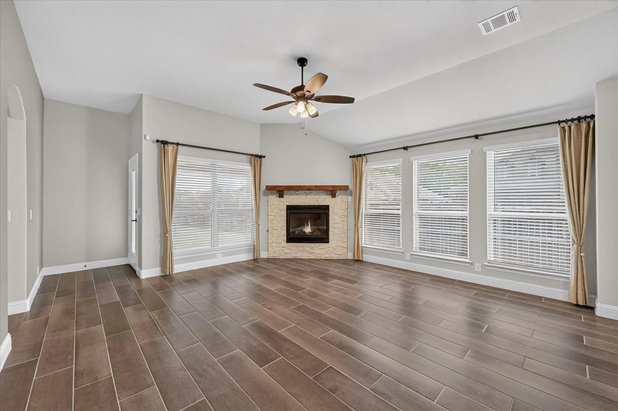 Single Family Residence For Sale in Dallas County , 1941 Silverleaf Drive, Glenn Heights, Texas 75154, 4 Bedroom, 3 Bathroom, 2 Garage spaces, 2,462 Sqft, built in 2021, mls#21372562, Real Estate Agent in Glenn Heights, Homes For Sale in Dallas county, Homes For Sale in Glenn Heights, Realtor in Glenn Heights Texas, Real Estate Brokerage Independent Realty Texas, Luminita Cordes Realtor