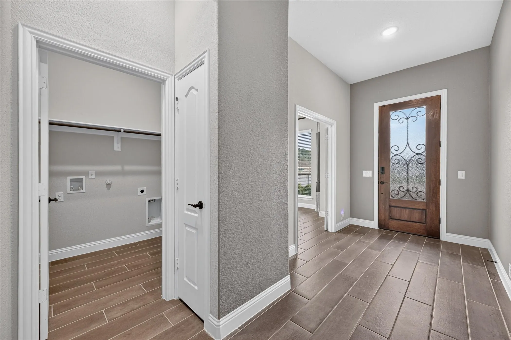 Single Family Residence For Sale in Dallas County , 1941 Silverleaf Drive, Glenn Heights, Texas 75154, 4 Bedroom, 3 Bathroom, 2 Garage spaces, 2,462 Sqft, built in 2021, mls#21372562, Real Estate Agent in Glenn Heights, Homes For Sale in Dallas county, Homes For Sale in Glenn Heights, Realtor in Glenn Heights Texas, Real Estate Brokerage Independent Realty Texas, Luminita Cordes Realtor