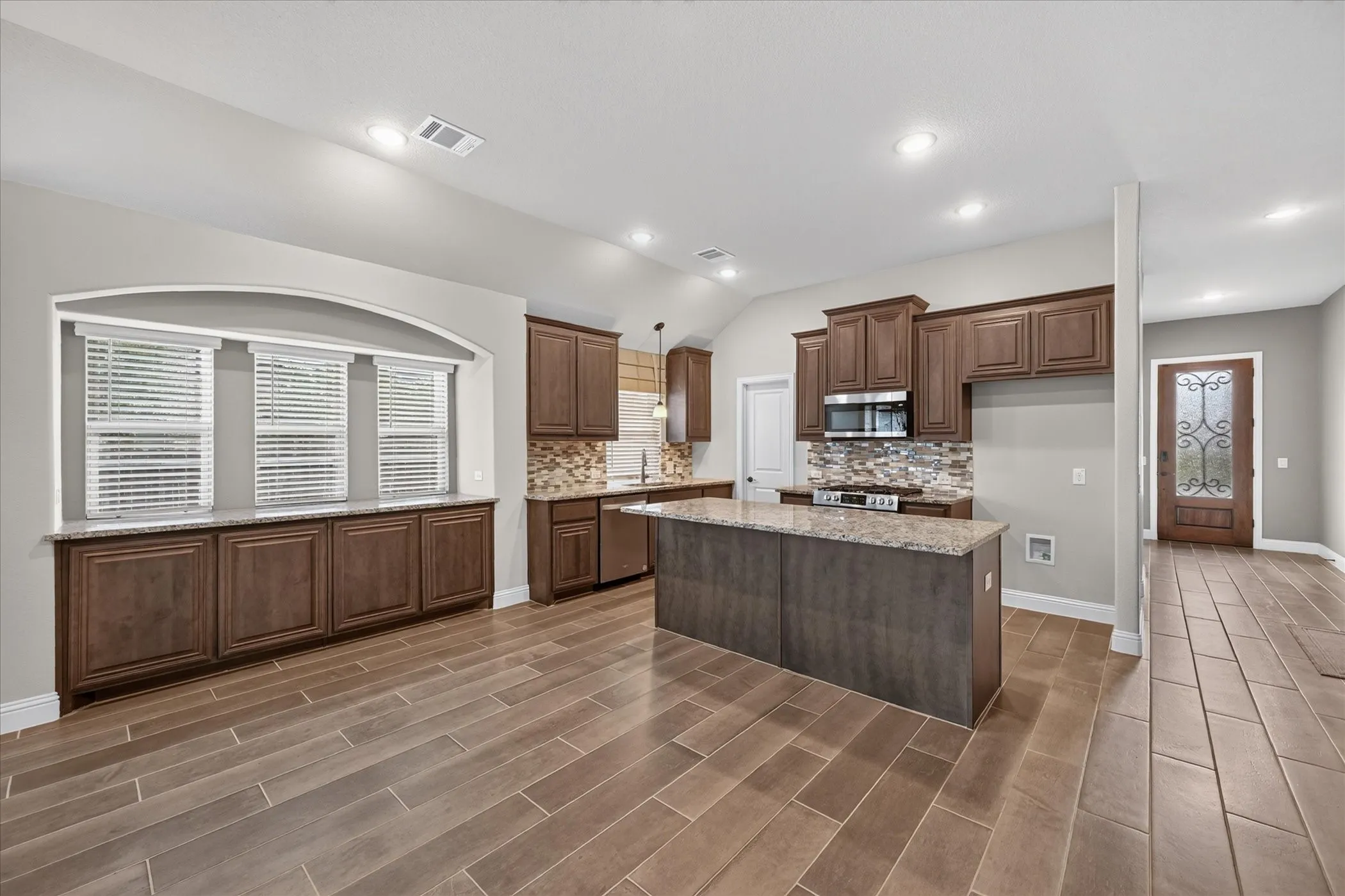 Single Family Residence For Sale in Dallas County , 1941 Silverleaf Drive, Glenn Heights, Texas 75154, 4 Bedroom, 3 Bathroom, 2 Garage spaces, 2,462 Sqft, built in 2021, mls#21372562, Real Estate Agent in Glenn Heights, Homes For Sale in Dallas county, Homes For Sale in Glenn Heights, Realtor in Glenn Heights Texas, Real Estate Brokerage Independent Realty Texas, Luminita Cordes Realtor