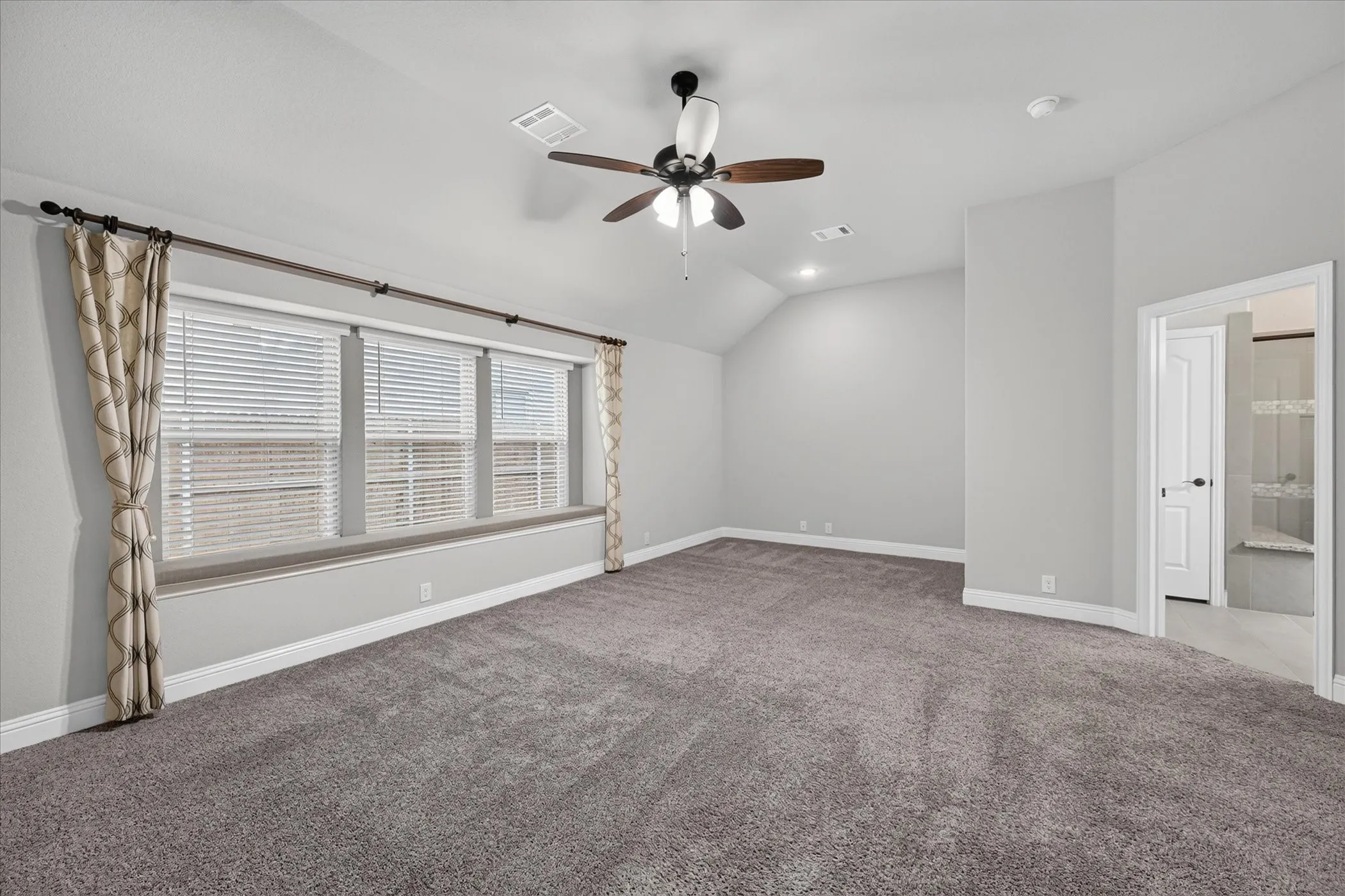 Single Family Residence For Sale in Dallas County , 1941 Silverleaf Drive, Glenn Heights, Texas 75154, 4 Bedroom, 3 Bathroom, 2 Garage spaces, 2,462 Sqft, built in 2021, mls#21372562, Real Estate Agent in Glenn Heights, Homes For Sale in Dallas county, Homes For Sale in Glenn Heights, Realtor in Glenn Heights Texas, Real Estate Brokerage Independent Realty Texas, Luminita Cordes Realtor