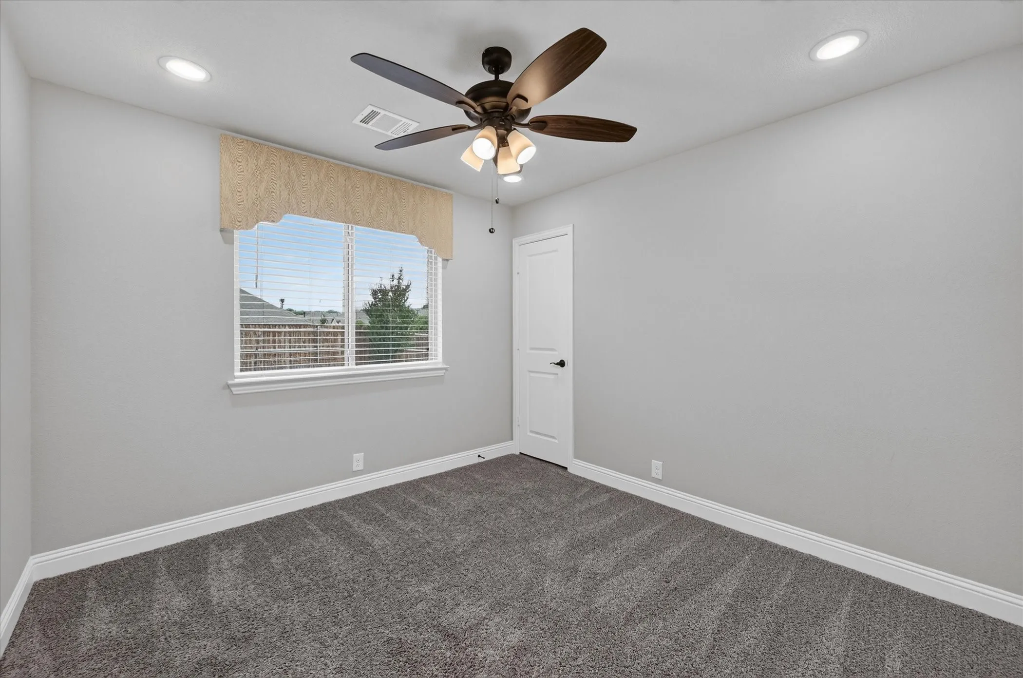 Single Family Residence For Sale in Dallas County , 1941 Silverleaf Drive, Glenn Heights, Texas 75154, 4 Bedroom, 3 Bathroom, 2 Garage spaces, 2,462 Sqft, built in 2021, mls#21372562, Real Estate Agent in Glenn Heights, Homes For Sale in Dallas county, Homes For Sale in Glenn Heights, Realtor in Glenn Heights Texas, Real Estate Brokerage Independent Realty Texas, Luminita Cordes Realtor