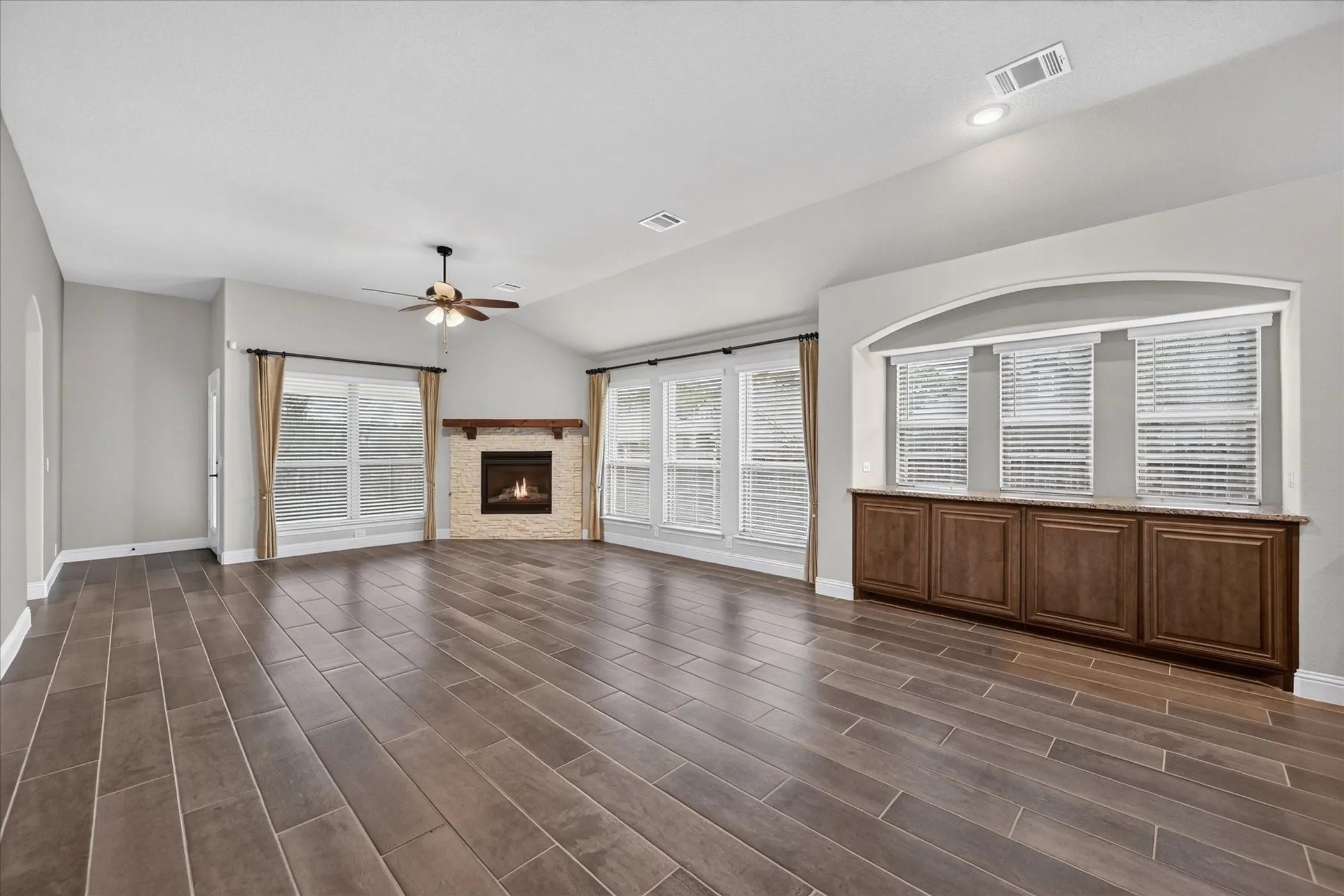 Single Family Residence For Sale in Dallas County , 1941 Silverleaf Drive, Glenn Heights, Texas 75154, 4 Bedroom, 3 Bathroom, 2 Garage spaces, 2,462 Sqft, built in 2021, mls#21372562, Real Estate Agent in Glenn Heights, Homes For Sale in Dallas county, Homes For Sale in Glenn Heights, Realtor in Glenn Heights Texas, Real Estate Brokerage Independent Realty Texas, Luminita Cordes Realtor