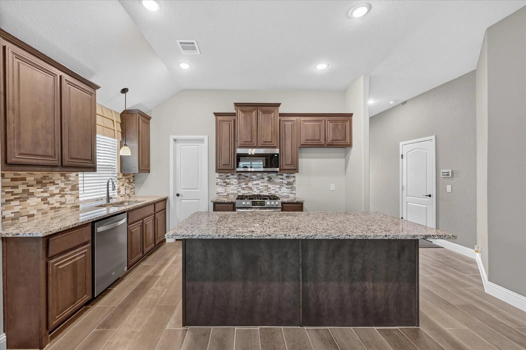 Single Family Residence For Sale in Dallas County , 1941 Silverleaf Drive, Glenn Heights, Texas 75154, 4 Bedroom, 3 Bathroom, 2 Garage spaces, 2,462 Sqft, built in 2021, mls#21372562, Real Estate Agent in Glenn Heights, Homes For Sale in Dallas county, Homes For Sale in Glenn Heights, Realtor in Glenn Heights Texas, Real Estate Brokerage Independent Realty Texas, Luminita Cordes Realtor