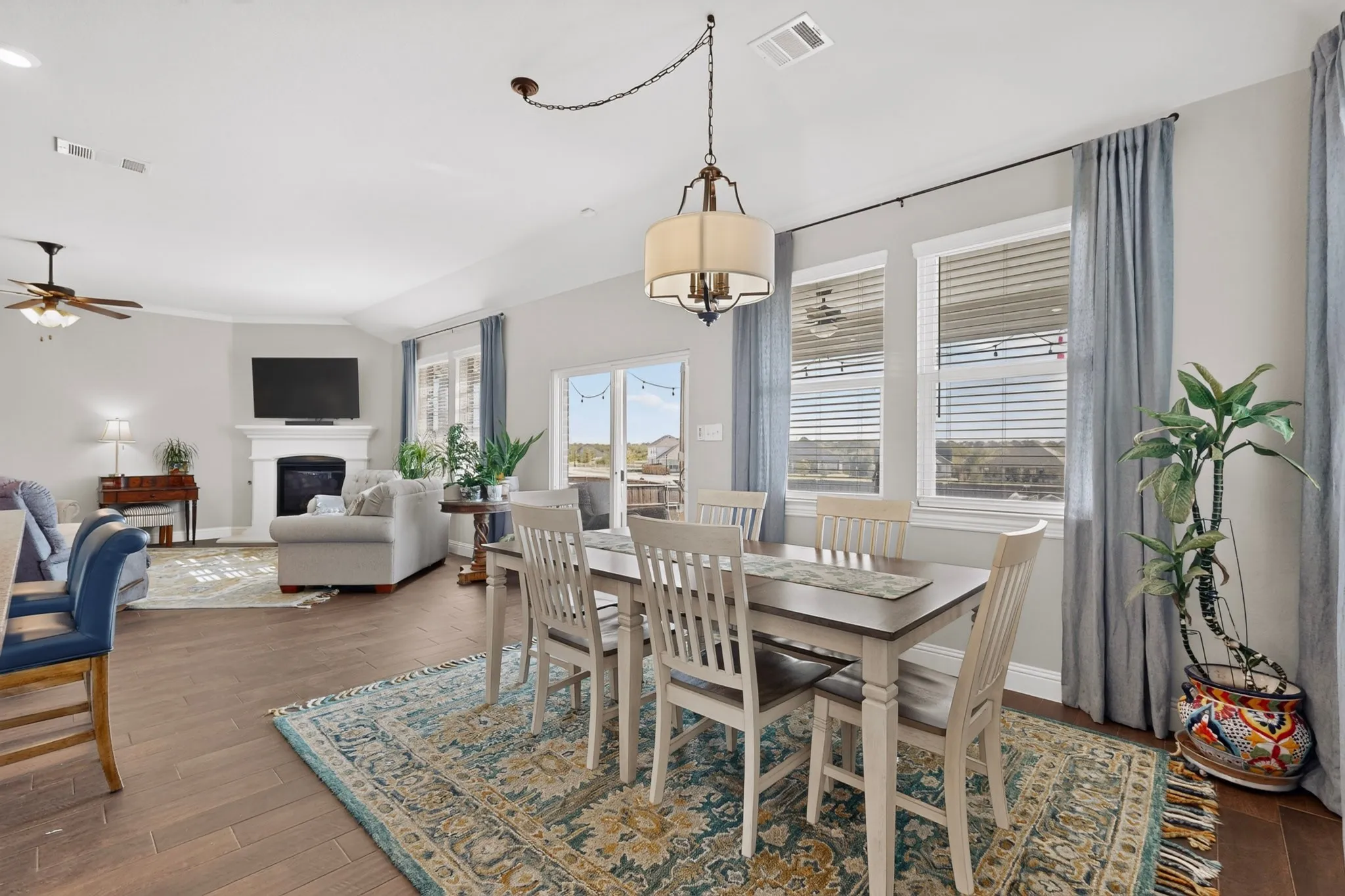 Single Family Residence For Sale in Rockwall County , 4102 Blythe Street, Rockwall, Texas 75032, 3 Bedroom, 3 Bathroom, 2 Garage spaces, 2,397 Sqft, built in 2019, mls#21372520, Real Estate Agent in Rockwall, Homes For Sale in Rockwall county, Homes For Sale in Rockwall, Realtor in Rockwall Texas, Real Estate Brokerage Independent Realty Texas, Luminita Cordes Realtor