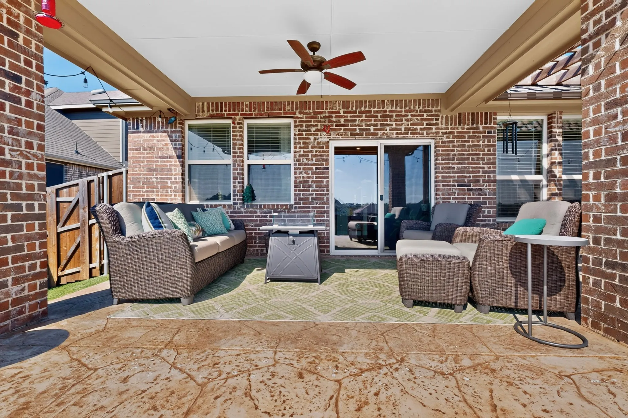 Single Family Residence For Sale in Rockwall County , 4102 Blythe Street, Rockwall, Texas 75032, 3 Bedroom, 3 Bathroom, 2 Garage spaces, 2,397 Sqft, built in 2019, mls#21372520, Real Estate Agent in Rockwall, Homes For Sale in Rockwall county, Homes For Sale in Rockwall, Realtor in Rockwall Texas, Real Estate Brokerage Independent Realty Texas, Luminita Cordes Realtor