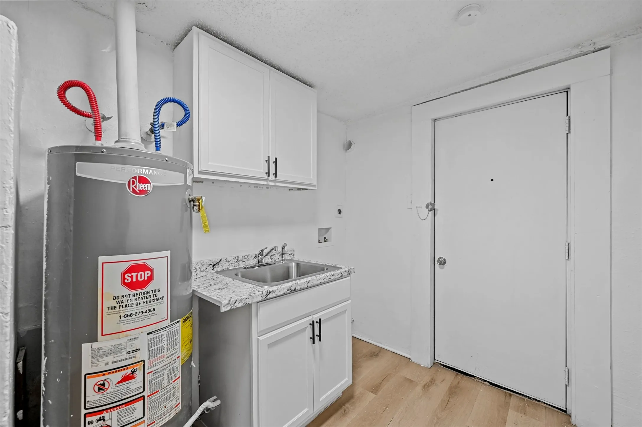 Apartment For Rent in Dallas County , 1914 Mcbroom Street 1, Dallas, Texas 75212, 1 Bedroom, 1 Bathroom, Garage spaces, 550 Sqft, built in 1949, mls#21372569, Real Estate Agent in Dallas, Homes For Rent in Dallas county, Homes For Rent in Dallas, Realtor in Dallas Texas, Real Estate Brokerage Independent Realty Texas, Luminita Cordes Realtor
