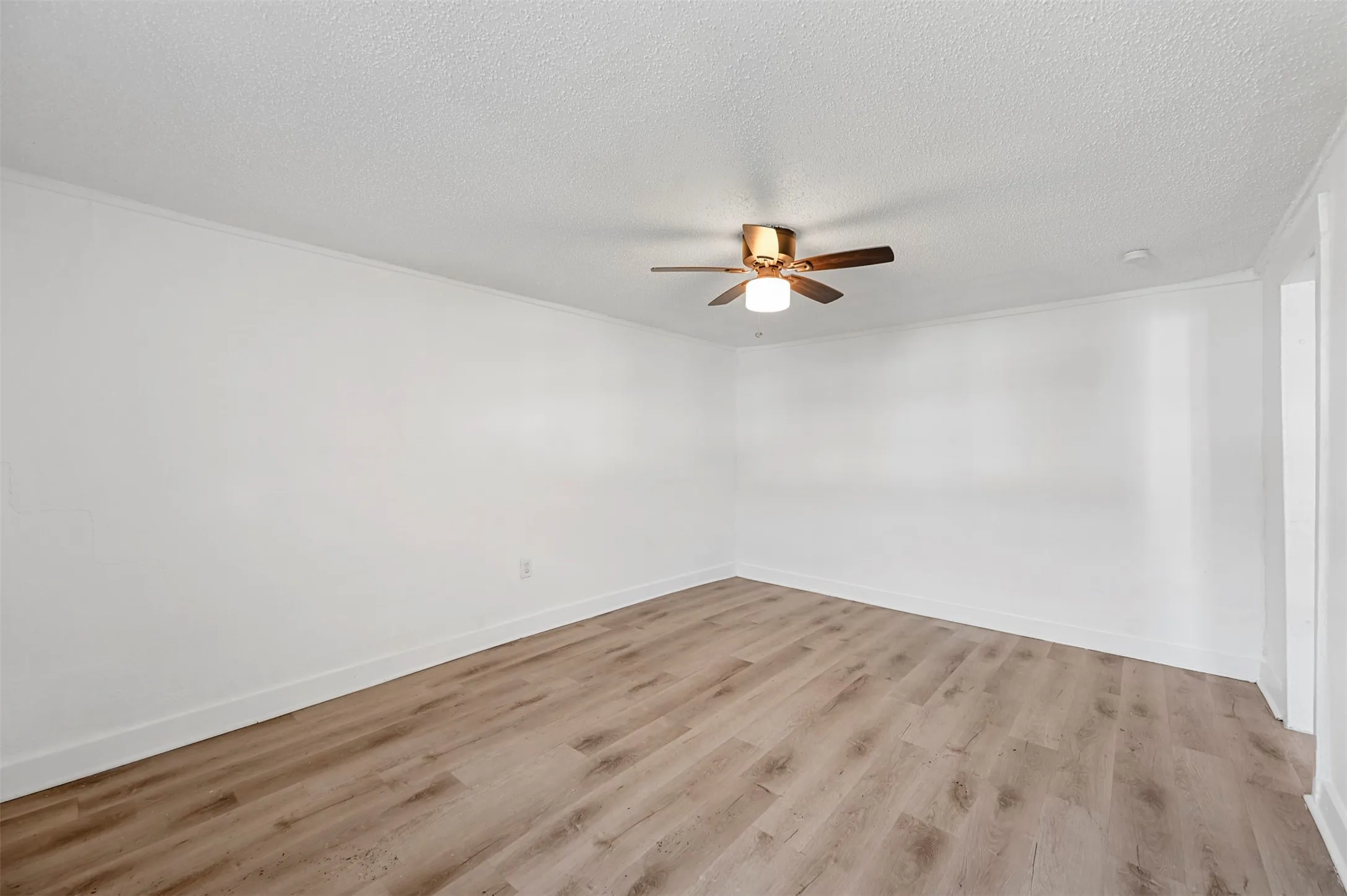 Apartment For Rent in Dallas County , 1914 Mcbroom Street 1, Dallas, Texas 75212, 1 Bedroom, 1 Bathroom, Garage spaces, 550 Sqft, built in 1949, mls#21372569, Real Estate Agent in Dallas, Homes For Rent in Dallas county, Homes For Rent in Dallas, Realtor in Dallas Texas, Real Estate Brokerage Independent Realty Texas, Luminita Cordes Realtor