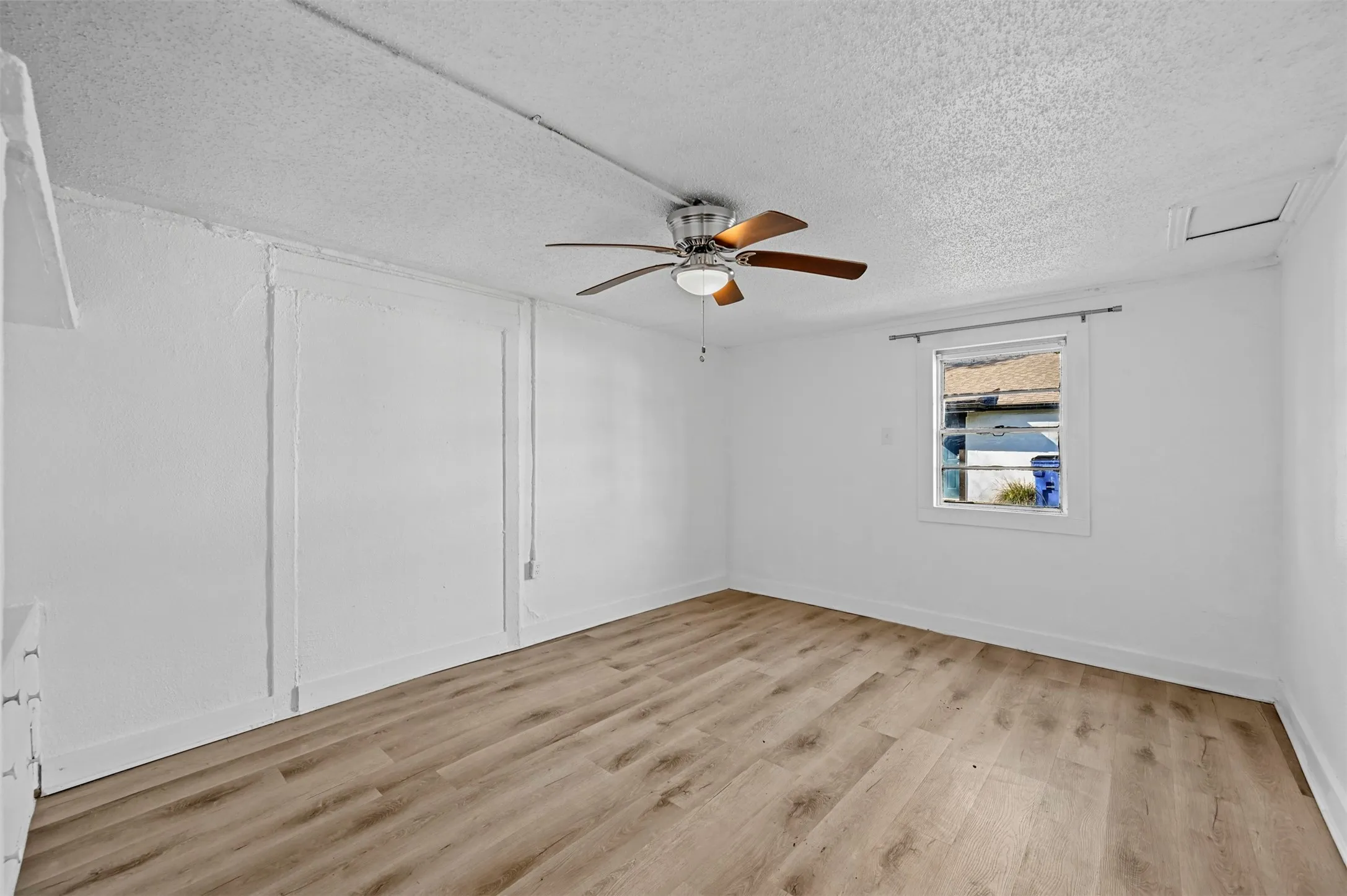 Apartment For Rent in Dallas County , 1914 Mcbroom Street 1, Dallas, Texas 75212, 1 Bedroom, 1 Bathroom, Garage spaces, 550 Sqft, built in 1949, mls#21372569, Real Estate Agent in Dallas, Homes For Rent in Dallas county, Homes For Rent in Dallas, Realtor in Dallas Texas, Real Estate Brokerage Independent Realty Texas, Luminita Cordes Realtor