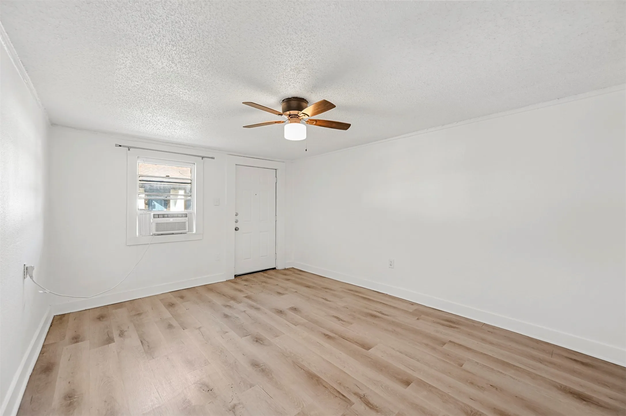 Apartment For Rent in Dallas County , 1914 Mcbroom Street 1, Dallas, Texas 75212, 1 Bedroom, 1 Bathroom, Garage spaces, 550 Sqft, built in 1949, mls#21372569, Real Estate Agent in Dallas, Homes For Rent in Dallas county, Homes For Rent in Dallas, Realtor in Dallas Texas, Real Estate Brokerage Independent Realty Texas, Luminita Cordes Realtor