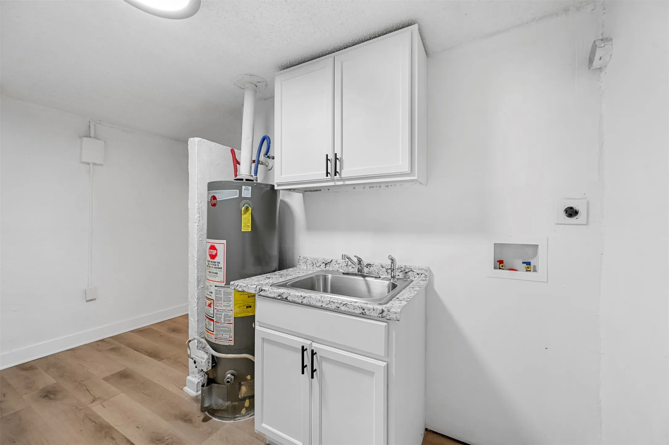 Apartment For Rent in Dallas County , 1914 Mcbroom Street 1, Dallas, Texas 75212, 1 Bedroom, 1 Bathroom, Garage spaces, 550 Sqft, built in 1949, mls#21372569, Real Estate Agent in Dallas, Homes For Rent in Dallas county, Homes For Rent in Dallas, Realtor in Dallas Texas, Real Estate Brokerage Independent Realty Texas, Luminita Cordes Realtor