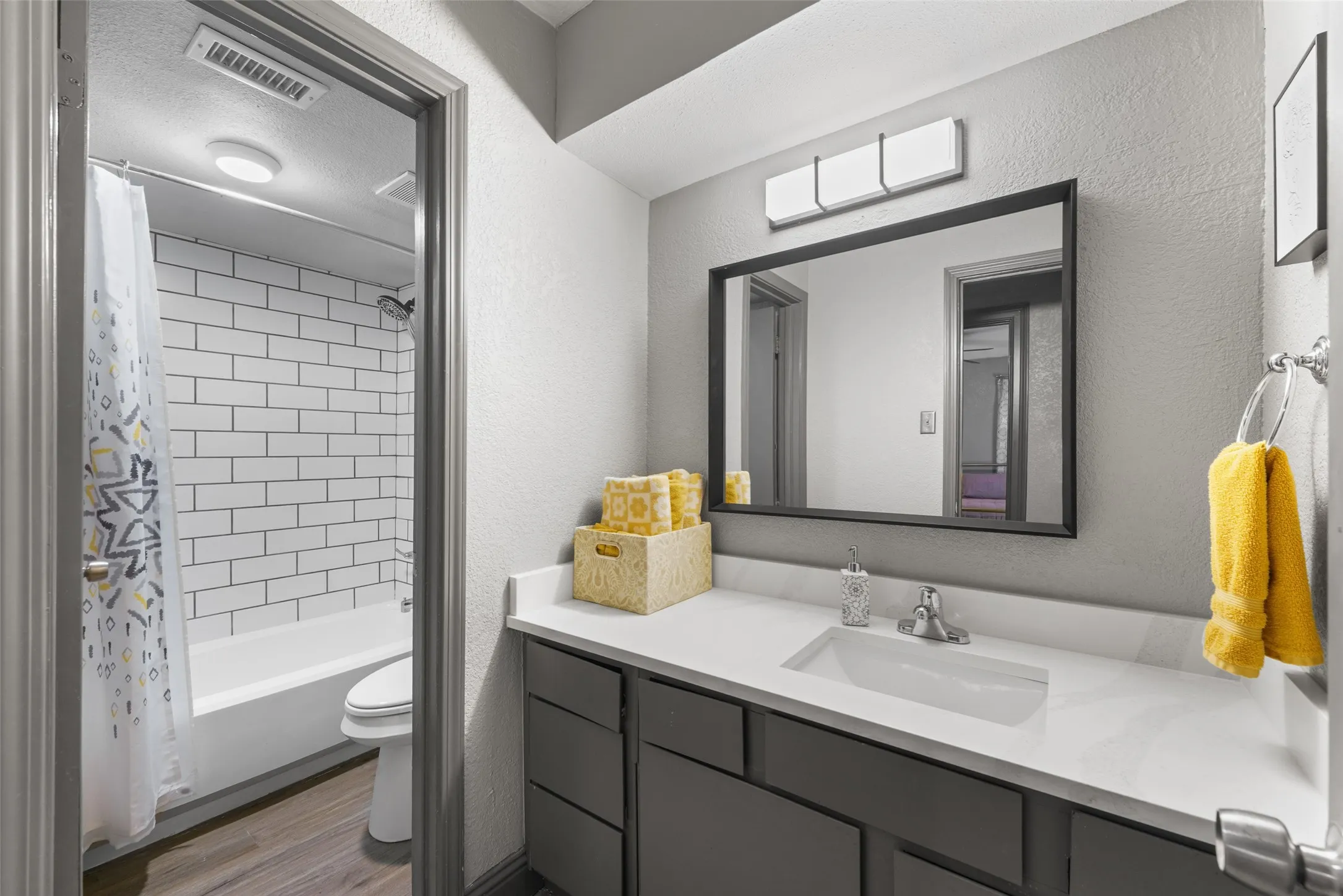 Condominium For Sale in Dallas County , 12482 Abrams Road 1003, Dallas, Texas 75243, 1 Bedroom, 1 Bathroom, Garage spaces, 778 Sqft, built in 1982, mls#21372006, Real Estate Agent in Dallas, Homes For Sale in Dallas county, Homes For Sale in Dallas, Realtor in Dallas Texas, Real Estate Brokerage Independent Realty Texas, Luminita Cordes Realtor