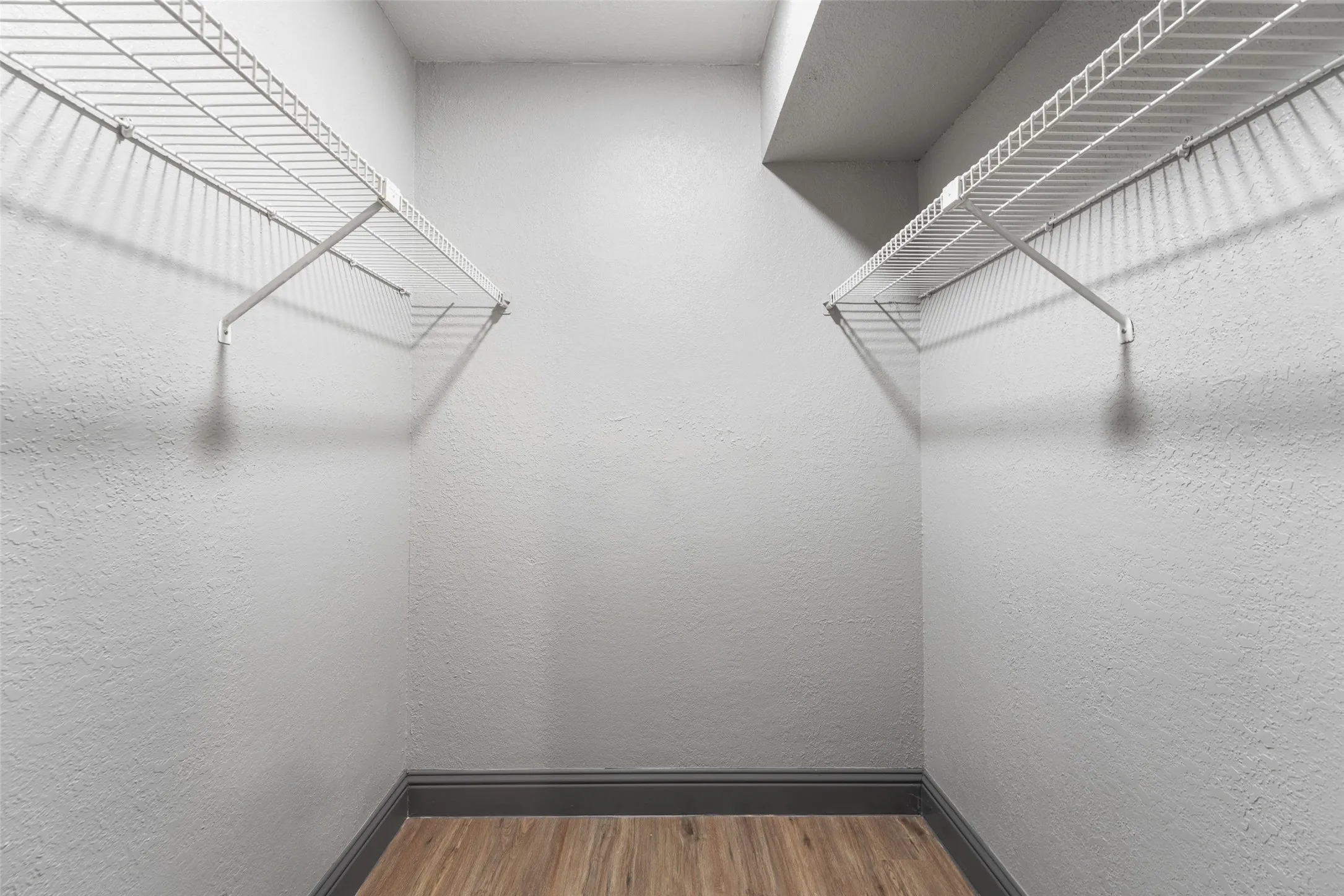 Condominium For Sale in Dallas County , 12482 Abrams Road 1003, Dallas, Texas 75243, 1 Bedroom, 1 Bathroom, Garage spaces, 778 Sqft, built in 1982, mls#21372006, Real Estate Agent in Dallas, Homes For Sale in Dallas county, Homes For Sale in Dallas, Realtor in Dallas Texas, Real Estate Brokerage Independent Realty Texas, Luminita Cordes Realtor
