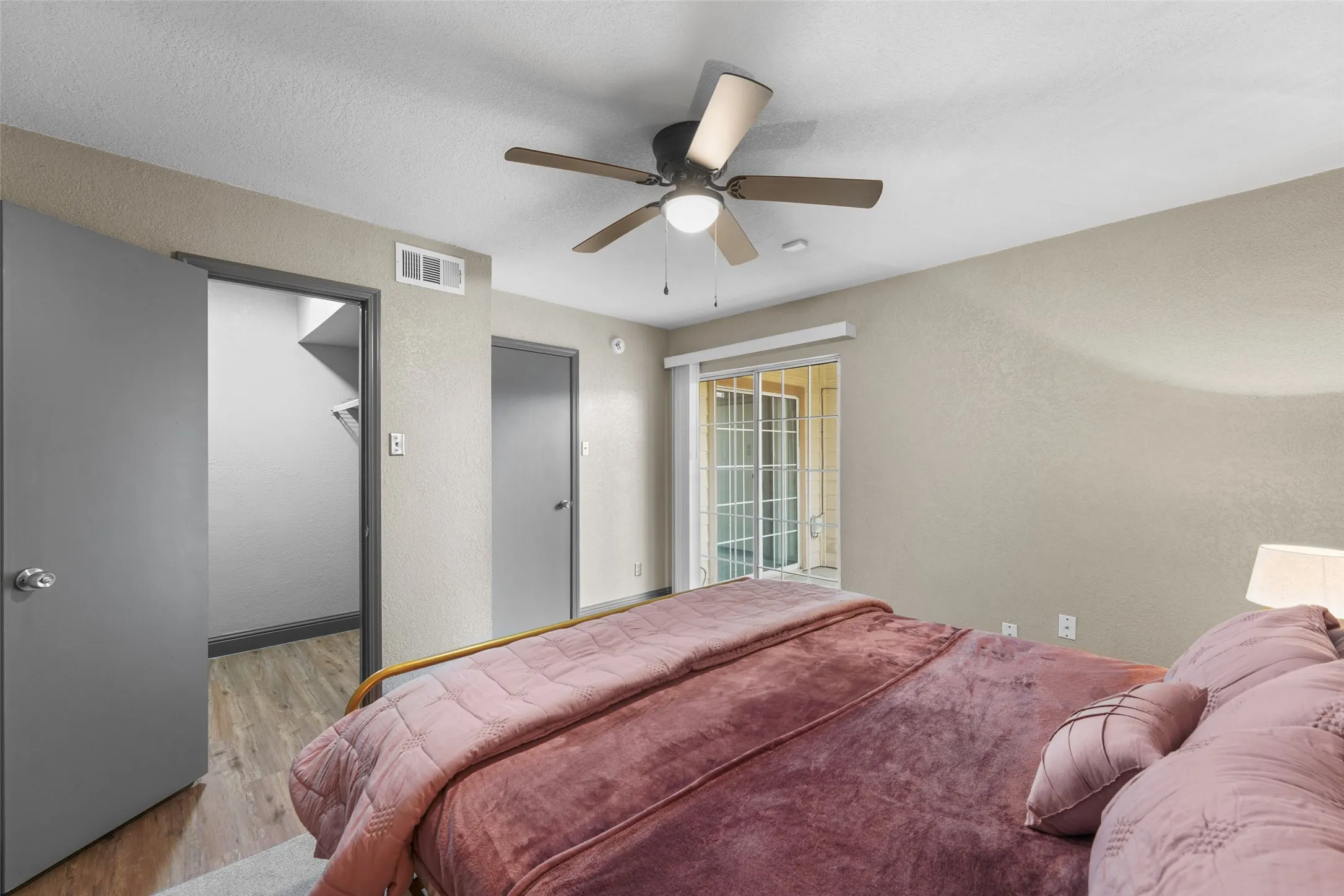 Condominium For Sale in Dallas County , 12482 Abrams Road 1003, Dallas, Texas 75243, 1 Bedroom, 1 Bathroom, Garage spaces, 778 Sqft, built in 1982, mls#21372006, Real Estate Agent in Dallas, Homes For Sale in Dallas county, Homes For Sale in Dallas, Realtor in Dallas Texas, Real Estate Brokerage Independent Realty Texas, Luminita Cordes Realtor
