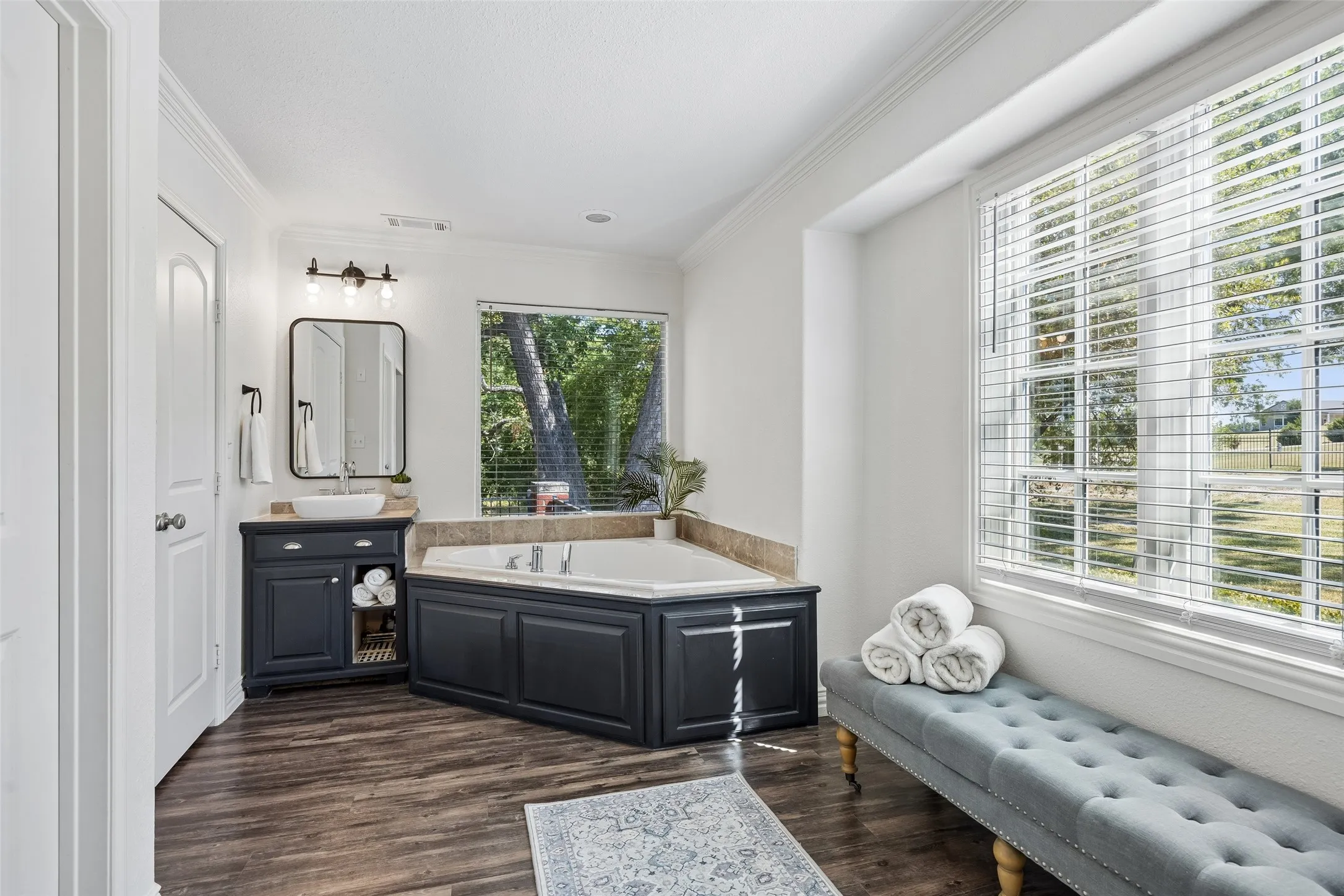 En-suite Primary with Garden Tub