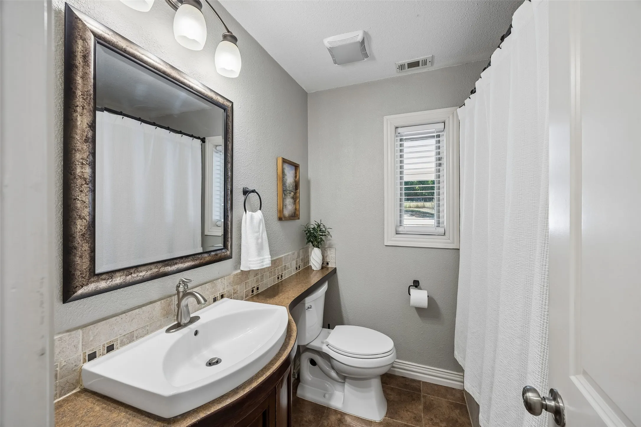 Full Downstairs Guest Bath