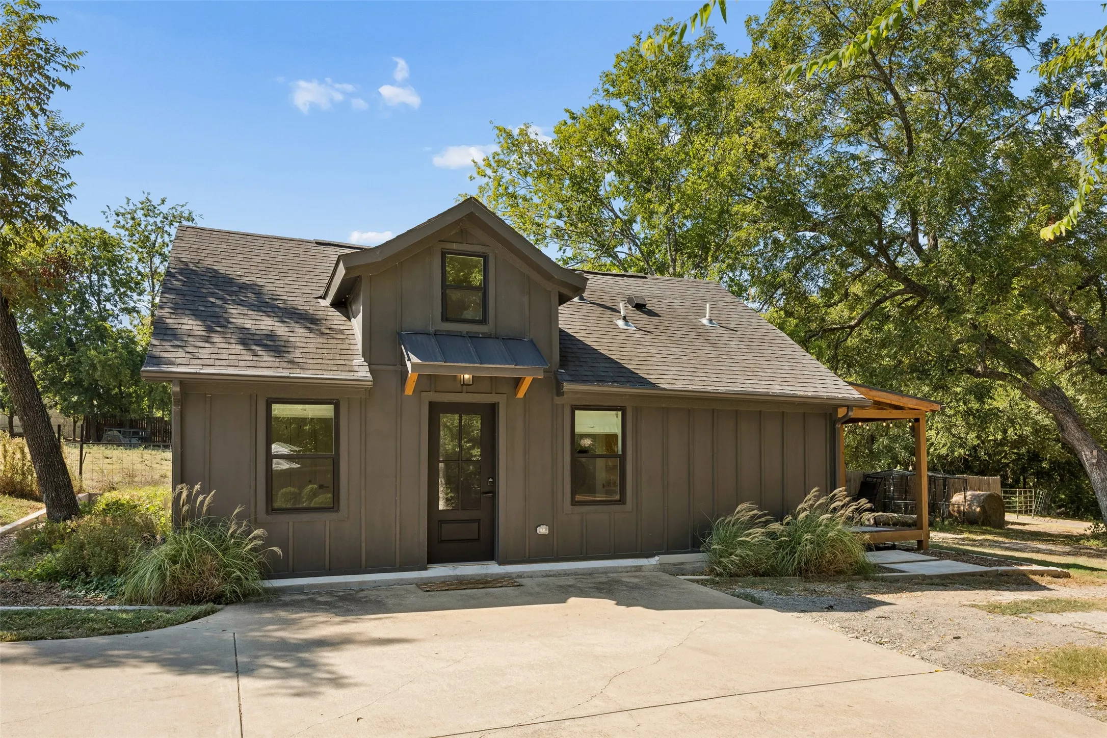 Built in 2024, this 3 bed 1.5 bath charming cottage is a delight for your guests