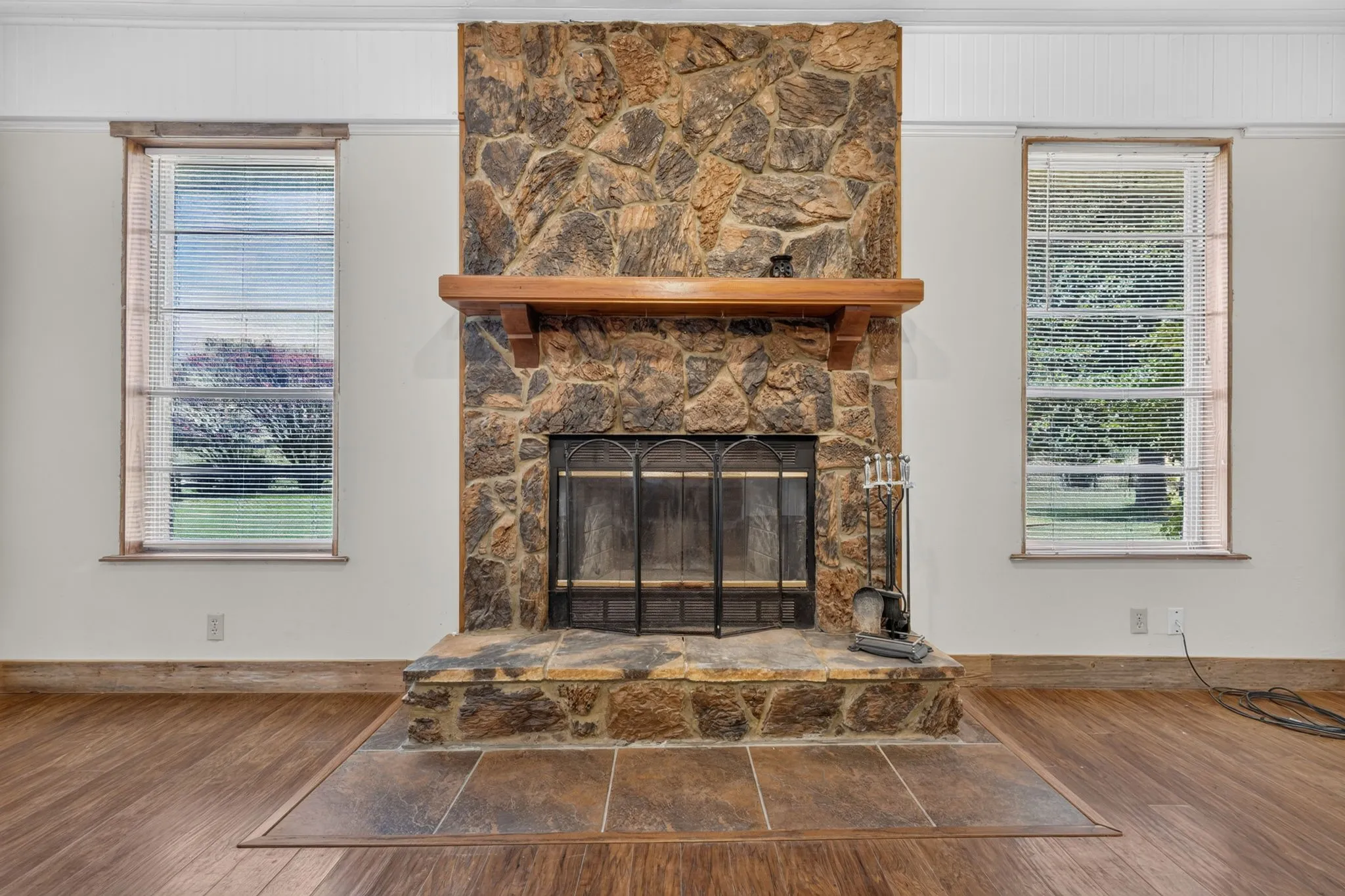 Single Family Residence For Sale in Robertson County , 12434 Fm 937, Thornton, Texas 76687, 4 Bedroom, 3 Bathroom, 4 Garage spaces, 3,612 Sqft, built in 1963, mls#21372479, Real Estate Agent in Thornton, Homes For Sale in Robertson county, Homes For Sale in Thornton, Realtor in Thornton Texas, Real Estate Brokerage Independent Realty Texas, Luminita Cordes Realtor