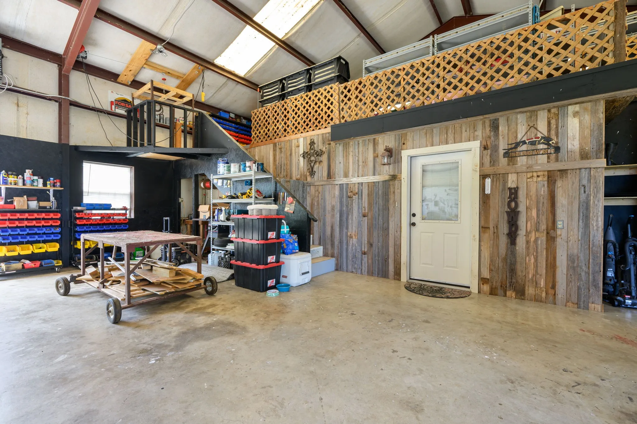 Single Family Residence For Sale in Robertson County , 12434 Fm 937, Thornton, Texas 76687, 4 Bedroom, 3 Bathroom, 4 Garage spaces, 3,612 Sqft, built in 1963, mls#21372479, Real Estate Agent in Thornton, Homes For Sale in Robertson county, Homes For Sale in Thornton, Realtor in Thornton Texas, Real Estate Brokerage Independent Realty Texas, Luminita Cordes Realtor