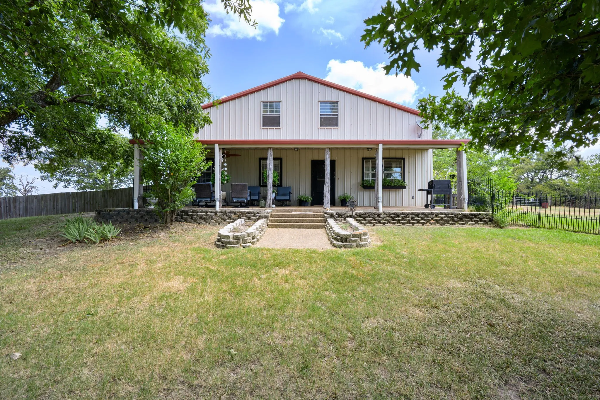 Single Family Residence For Sale in Robertson County , 12434 Fm 937, Thornton, Texas 76687, 4 Bedroom, 3 Bathroom, 4 Garage spaces, 3,612 Sqft, built in 1963, mls#21372479, Real Estate Agent in Thornton, Homes For Sale in Robertson county, Homes For Sale in Thornton, Realtor in Thornton Texas, Real Estate Brokerage Independent Realty Texas, Luminita Cordes Realtor