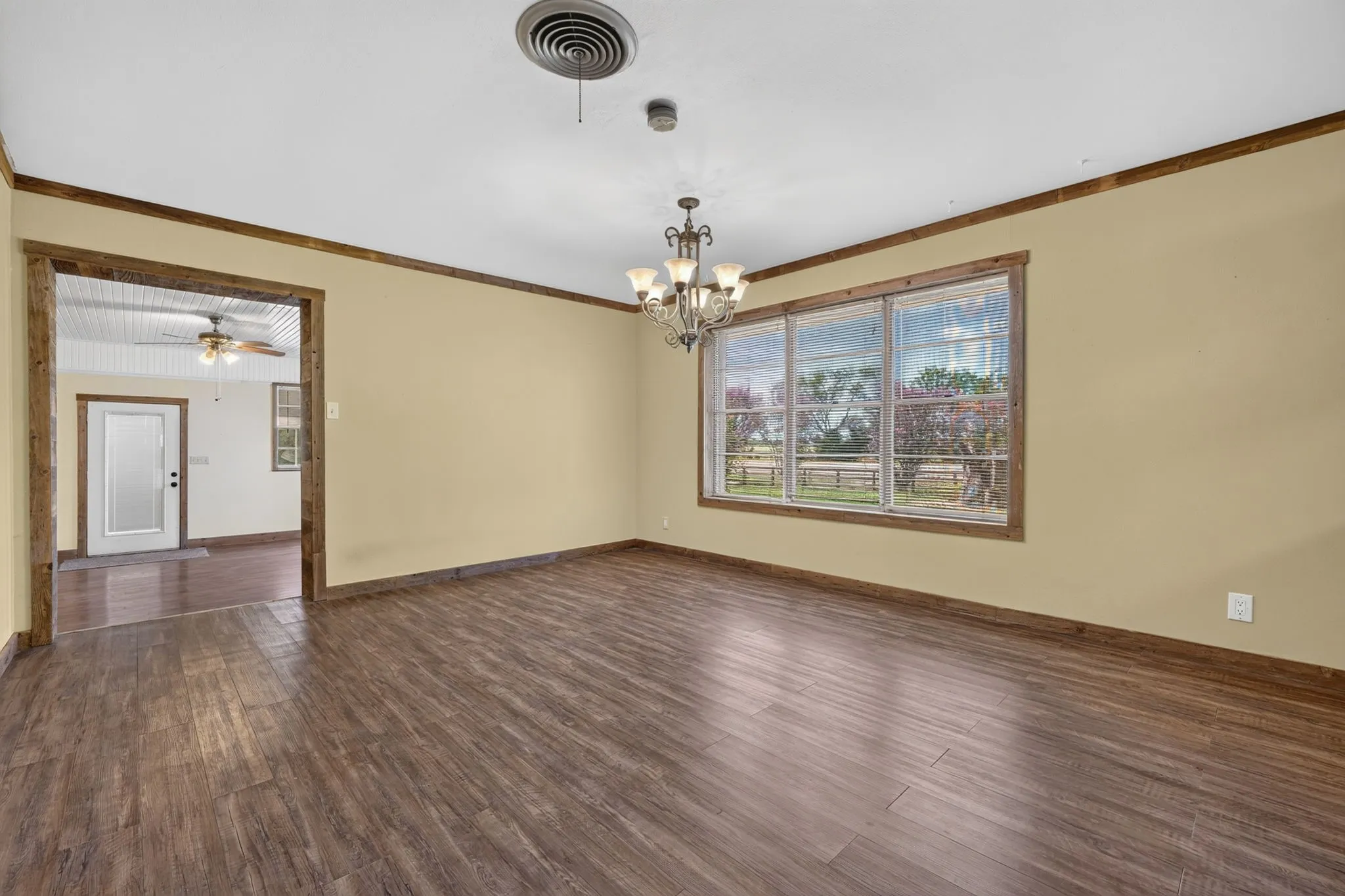 Single Family Residence For Sale in Robertson County , 12434 Fm 937, Thornton, Texas 76687, 4 Bedroom, 3 Bathroom, 4 Garage spaces, 3,612 Sqft, built in 1963, mls#21372479, Real Estate Agent in Thornton, Homes For Sale in Robertson county, Homes For Sale in Thornton, Realtor in Thornton Texas, Real Estate Brokerage Independent Realty Texas, Luminita Cordes Realtor