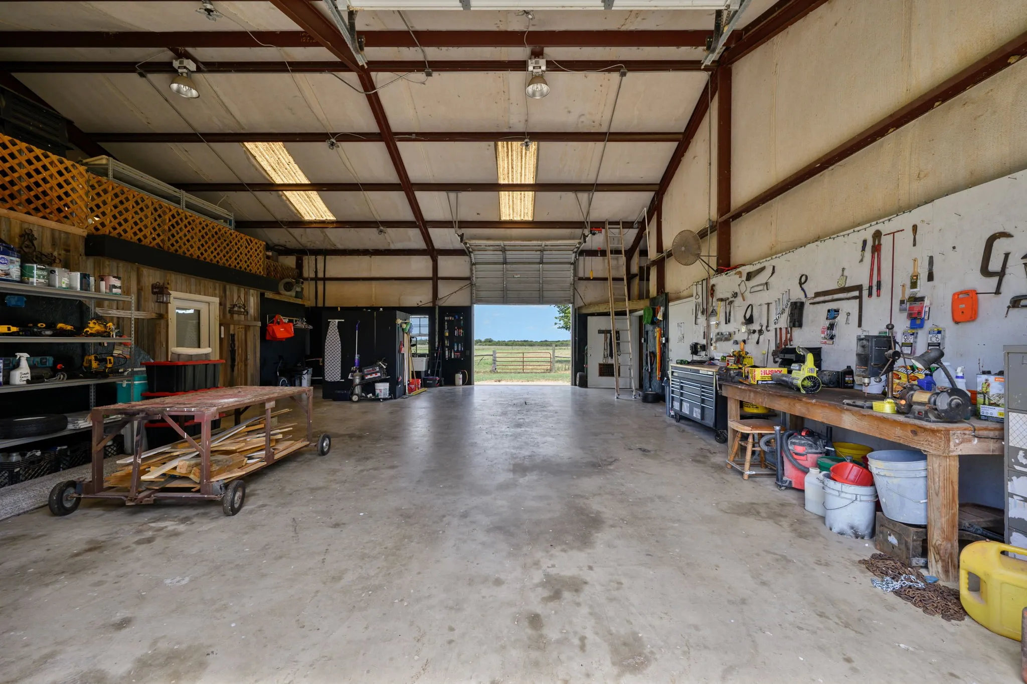 Single Family Residence For Sale in Robertson County , 12434 Fm 937, Thornton, Texas 76687, 4 Bedroom, 3 Bathroom, 4 Garage spaces, 3,612 Sqft, built in 1963, mls#21372479, Real Estate Agent in Thornton, Homes For Sale in Robertson county, Homes For Sale in Thornton, Realtor in Thornton Texas, Real Estate Brokerage Independent Realty Texas, Luminita Cordes Realtor