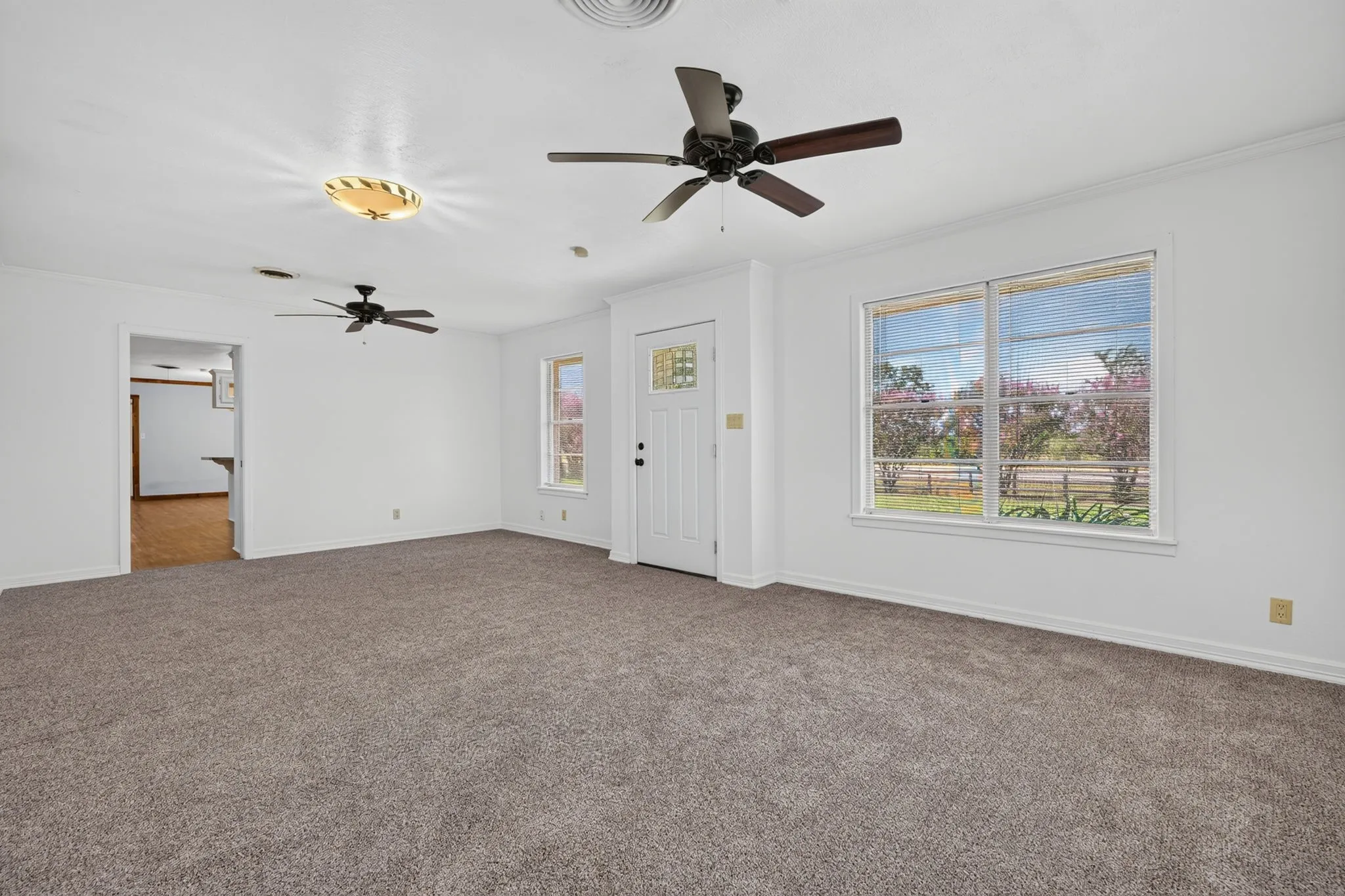 Single Family Residence For Sale in Robertson County , 12434 Fm 937, Thornton, Texas 76687, 4 Bedroom, 3 Bathroom, 4 Garage spaces, 3,612 Sqft, built in 1963, mls#21372479, Real Estate Agent in Thornton, Homes For Sale in Robertson county, Homes For Sale in Thornton, Realtor in Thornton Texas, Real Estate Brokerage Independent Realty Texas, Luminita Cordes Realtor