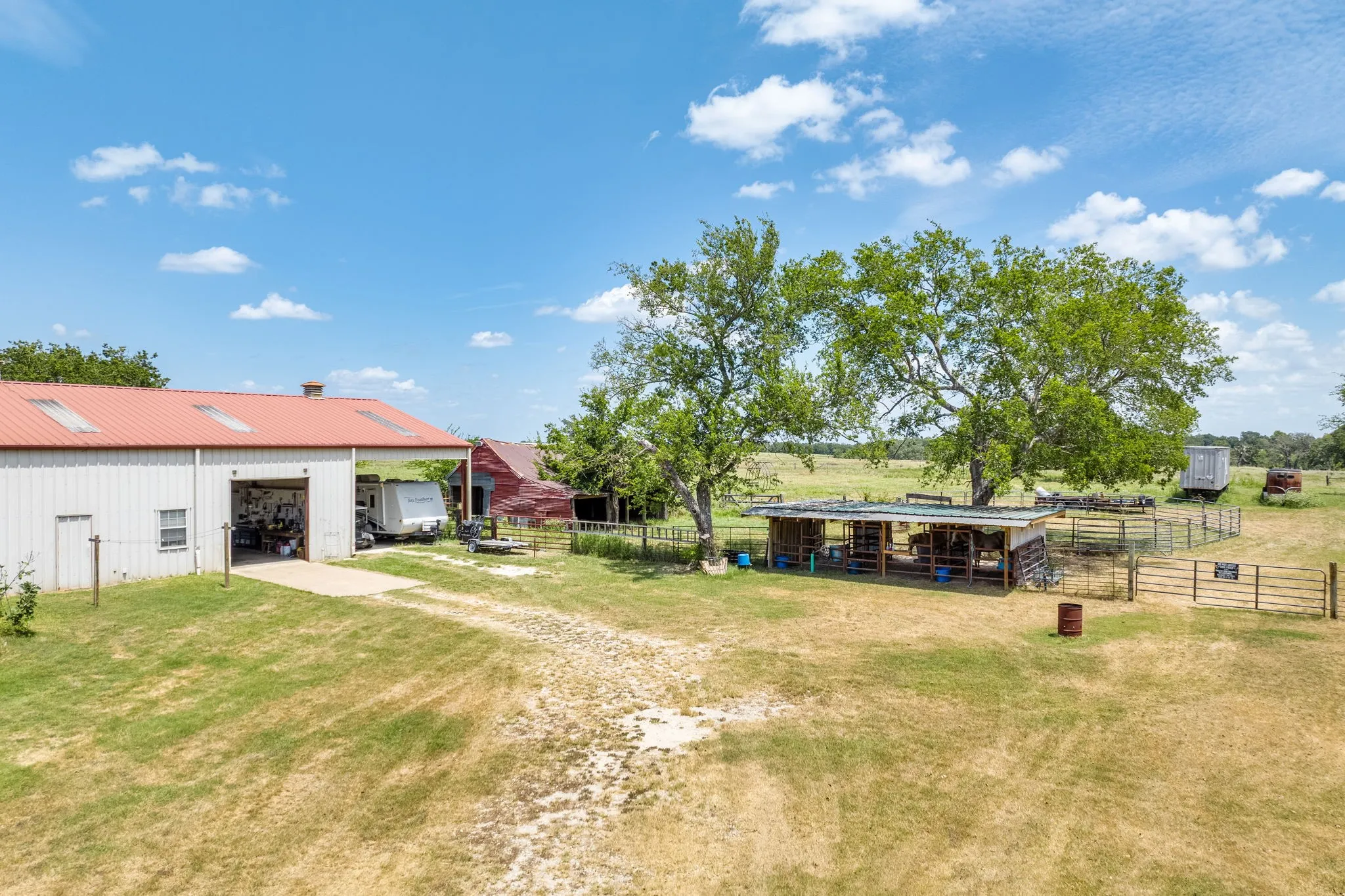 Single Family Residence For Sale in Robertson County , 12434 Fm 937, Thornton, Texas 76687, 4 Bedroom, 3 Bathroom, 4 Garage spaces, 3,612 Sqft, built in 1963, mls#21372479, Real Estate Agent in Thornton, Homes For Sale in Robertson county, Homes For Sale in Thornton, Realtor in Thornton Texas, Real Estate Brokerage Independent Realty Texas, Luminita Cordes Realtor