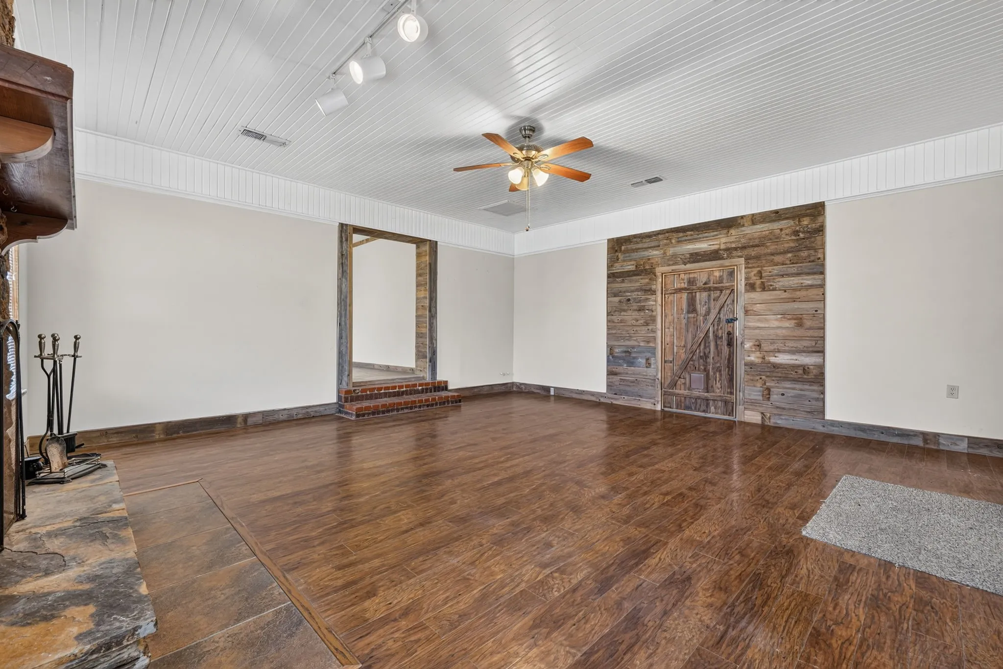 Single Family Residence For Sale in Robertson County , 12434 Fm 937, Thornton, Texas 76687, 4 Bedroom, 3 Bathroom, 4 Garage spaces, 3,612 Sqft, built in 1963, mls#21372479, Real Estate Agent in Thornton, Homes For Sale in Robertson county, Homes For Sale in Thornton, Realtor in Thornton Texas, Real Estate Brokerage Independent Realty Texas, Luminita Cordes Realtor