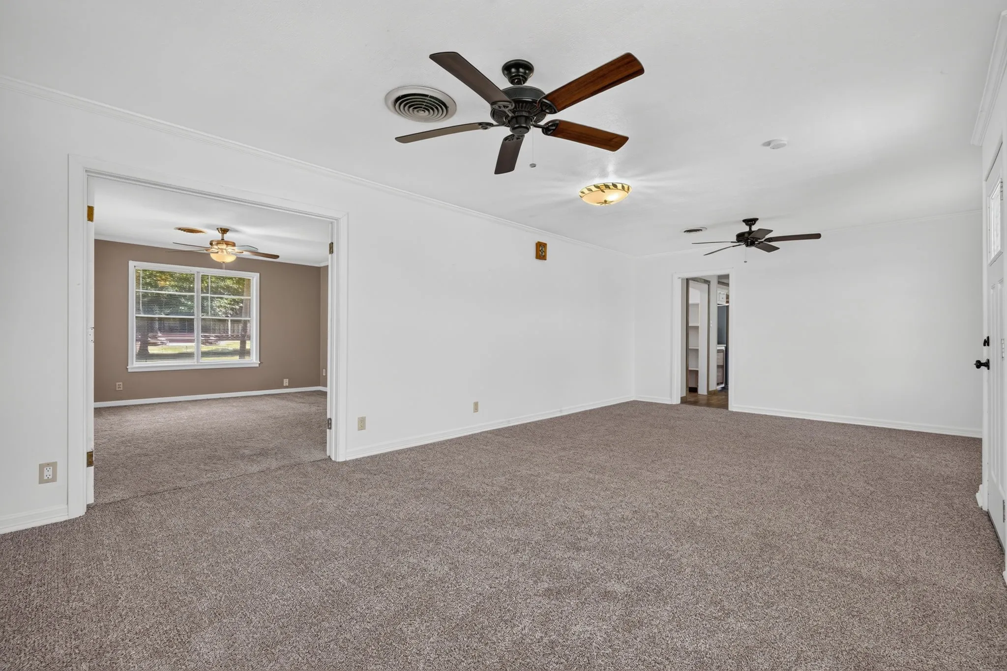 Single Family Residence For Sale in Robertson County , 12434 Fm 937, Thornton, Texas 76687, 4 Bedroom, 3 Bathroom, 4 Garage spaces, 3,612 Sqft, built in 1963, mls#21372479, Real Estate Agent in Thornton, Homes For Sale in Robertson county, Homes For Sale in Thornton, Realtor in Thornton Texas, Real Estate Brokerage Independent Realty Texas, Luminita Cordes Realtor