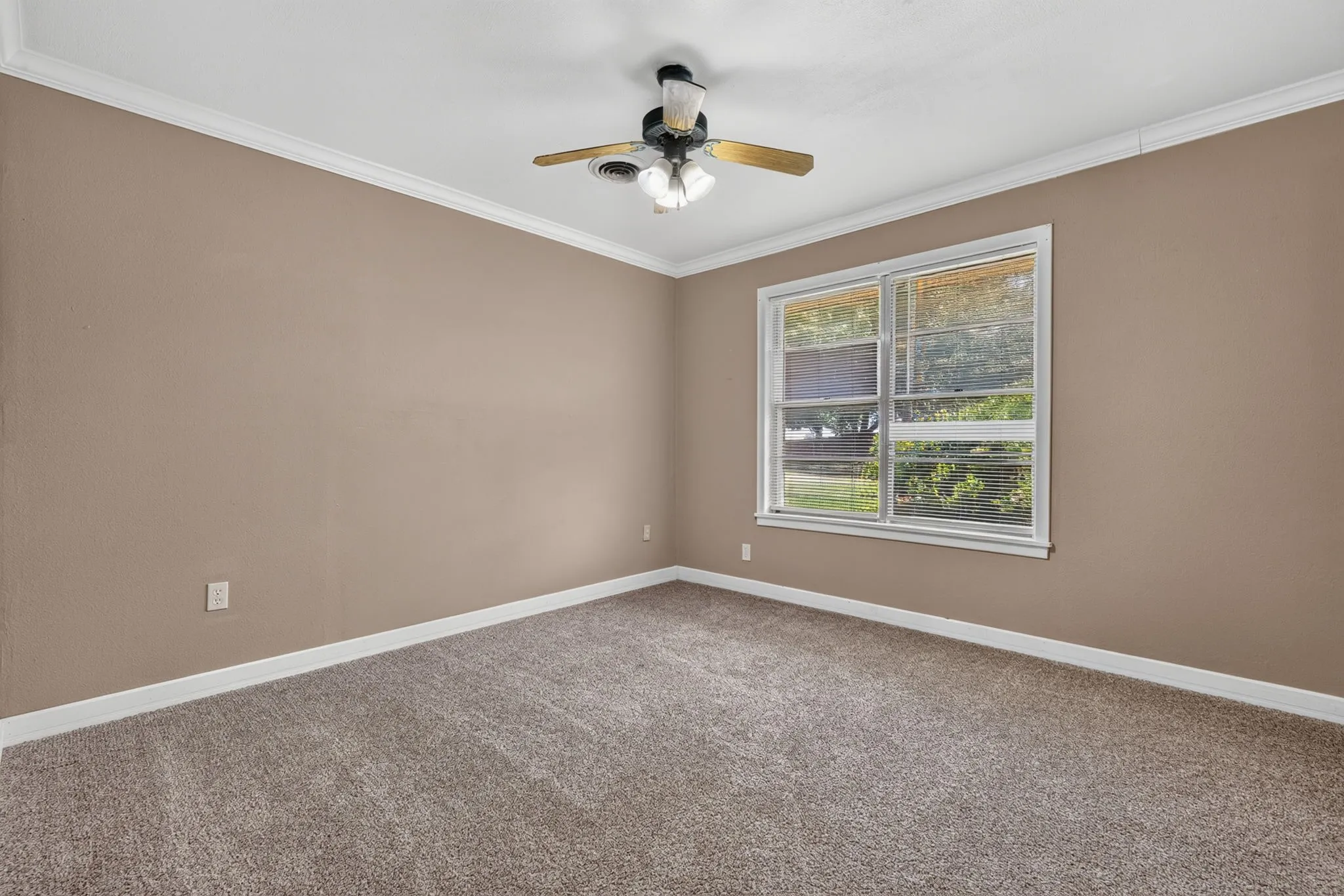 Single Family Residence For Sale in Robertson County , 12434 Fm 937, Thornton, Texas 76687, 4 Bedroom, 3 Bathroom, 4 Garage spaces, 3,612 Sqft, built in 1963, mls#21372479, Real Estate Agent in Thornton, Homes For Sale in Robertson county, Homes For Sale in Thornton, Realtor in Thornton Texas, Real Estate Brokerage Independent Realty Texas, Luminita Cordes Realtor