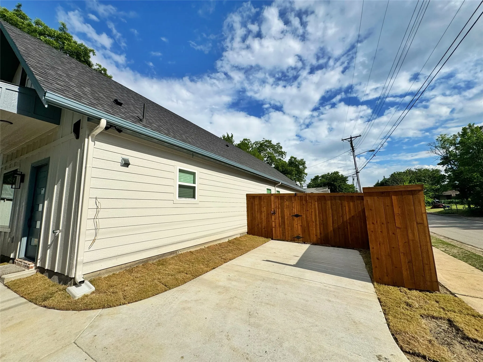 Duplex For Rent in Hunt County , 2916 Hemphill Street B, Greenville, Texas 75401, 3 Bedroom, 2 Bathroom, Garage spaces, 910 Sqft, built in 2026, mls#21372568, Real Estate Agent in Greenville, Homes For Rent in Hunt county, Homes For Rent in Greenville, Realtor in Greenville Texas, Real Estate Brokerage Independent Realty Texas, Luminita Cordes Realtor