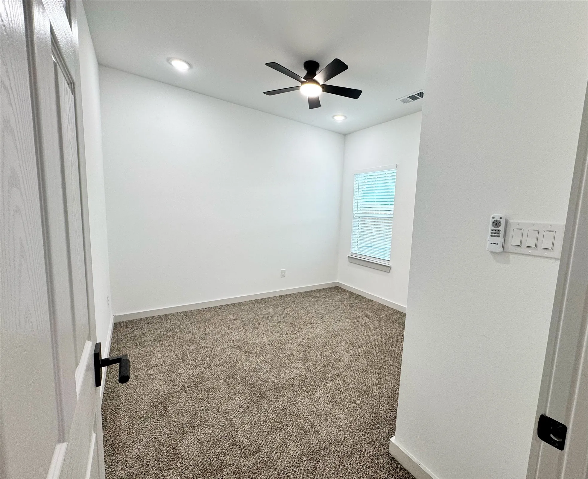 Duplex For Rent in Hunt County , 2916 Hemphill Street B, Greenville, Texas 75401, 3 Bedroom, 2 Bathroom, Garage spaces, 910 Sqft, built in 2026, mls#21372568, Real Estate Agent in Greenville, Homes For Rent in Hunt county, Homes For Rent in Greenville, Realtor in Greenville Texas, Real Estate Brokerage Independent Realty Texas, Luminita Cordes Realtor