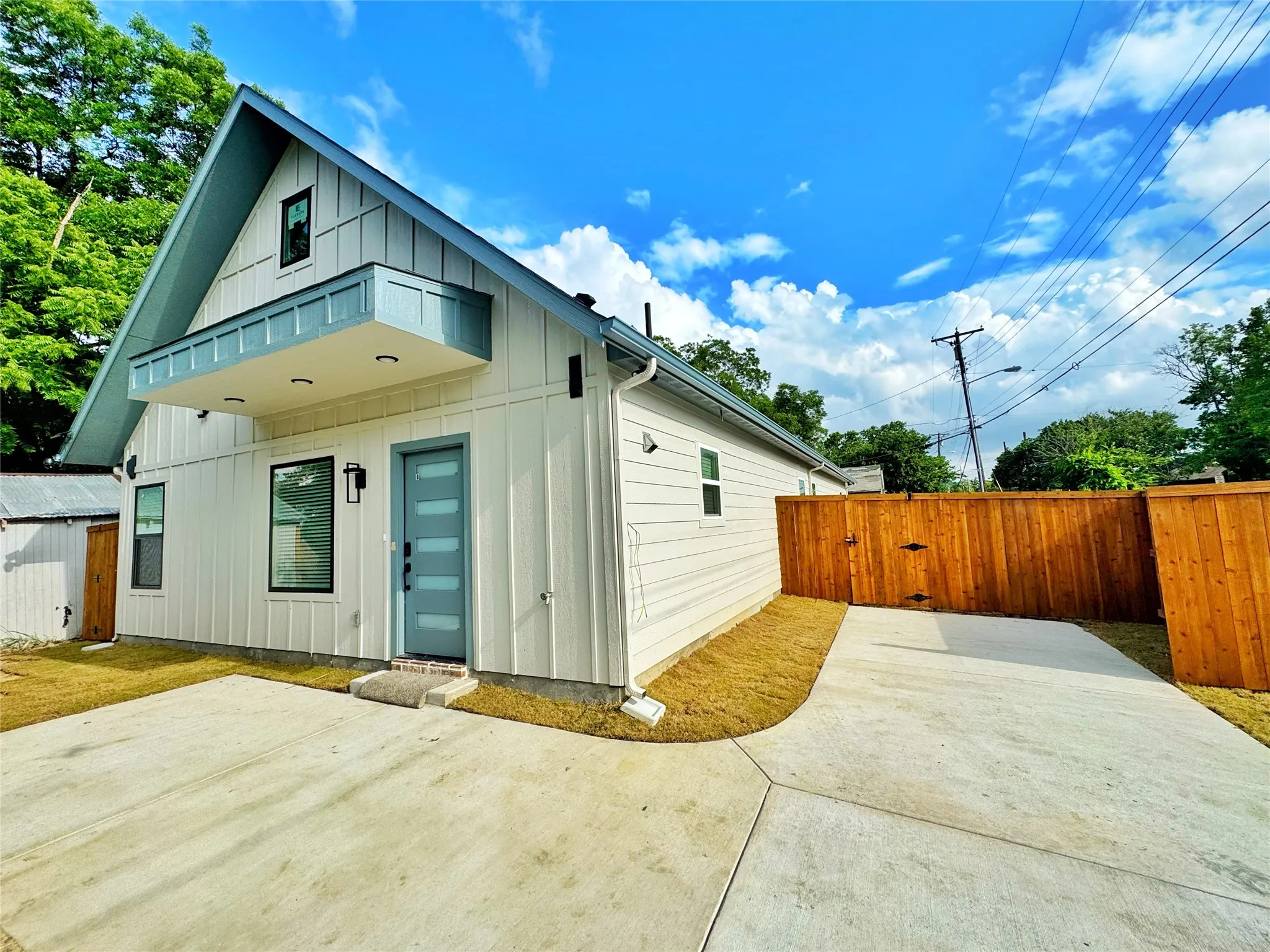 Duplex For Rent in Hunt County , 2916 Hemphill Street B, Greenville, Texas 75401, 3 Bedroom, 2 Bathroom, Garage spaces, 910 Sqft, built in 2026, mls#21372568, Real Estate Agent in Greenville, Homes For Rent in Hunt county, Homes For Rent in Greenville, Realtor in Greenville Texas, Real Estate Brokerage Independent Realty Texas, Luminita Cordes Realtor