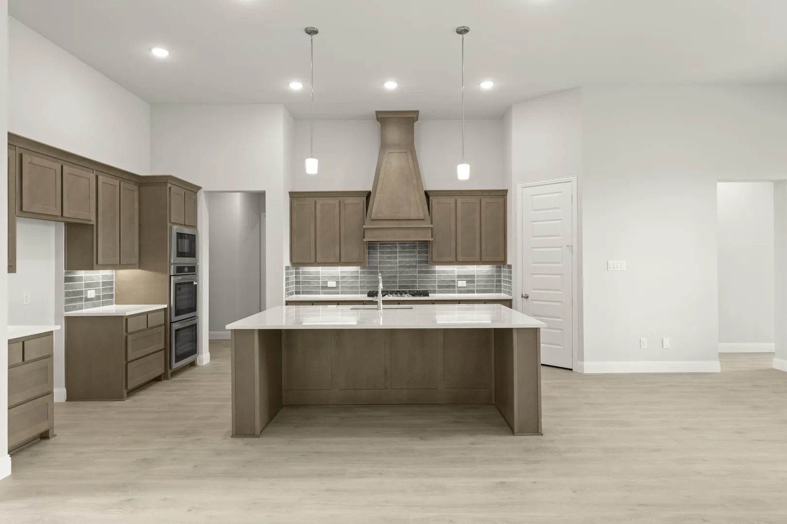 14. 6635 Emerson - Kitchen