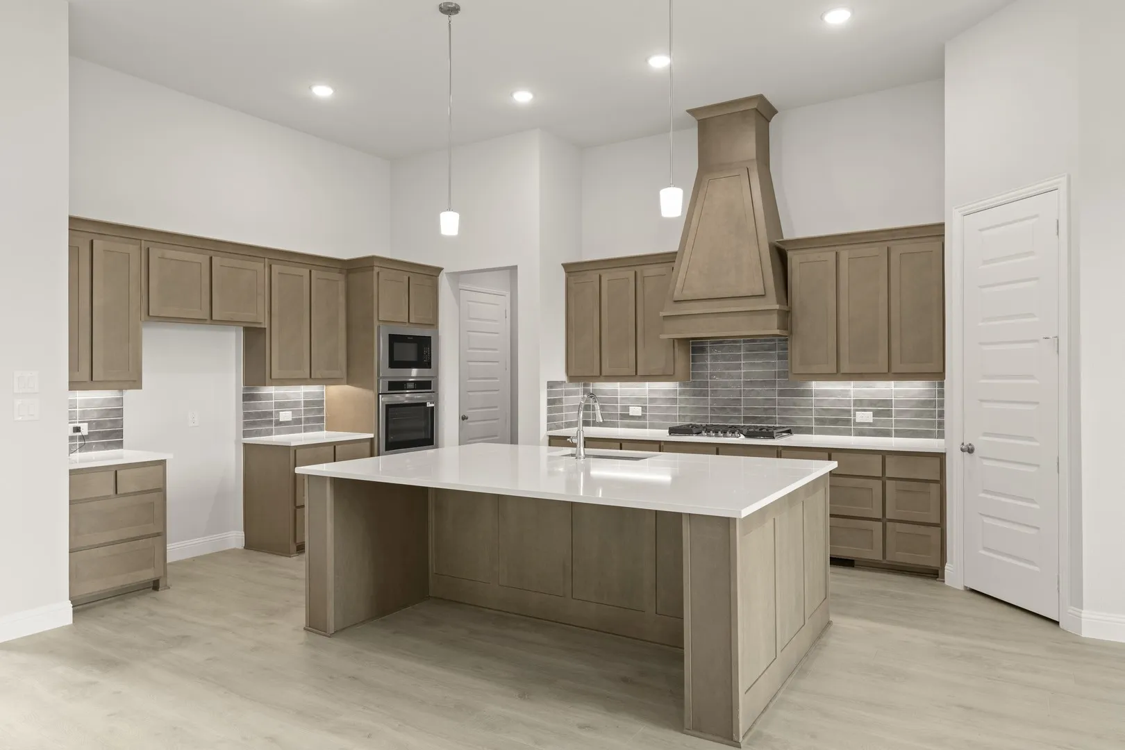 15. 6635 Emerson - Kitchen (2)