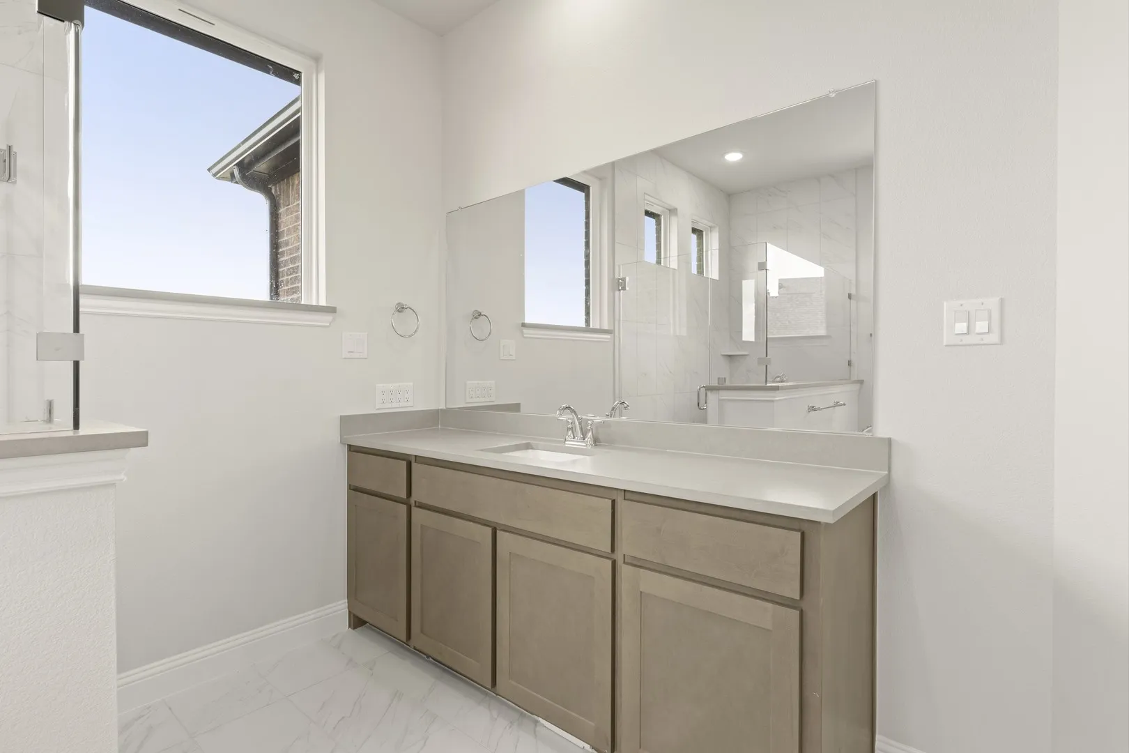 20. 6635 Emerson - Bath (3)