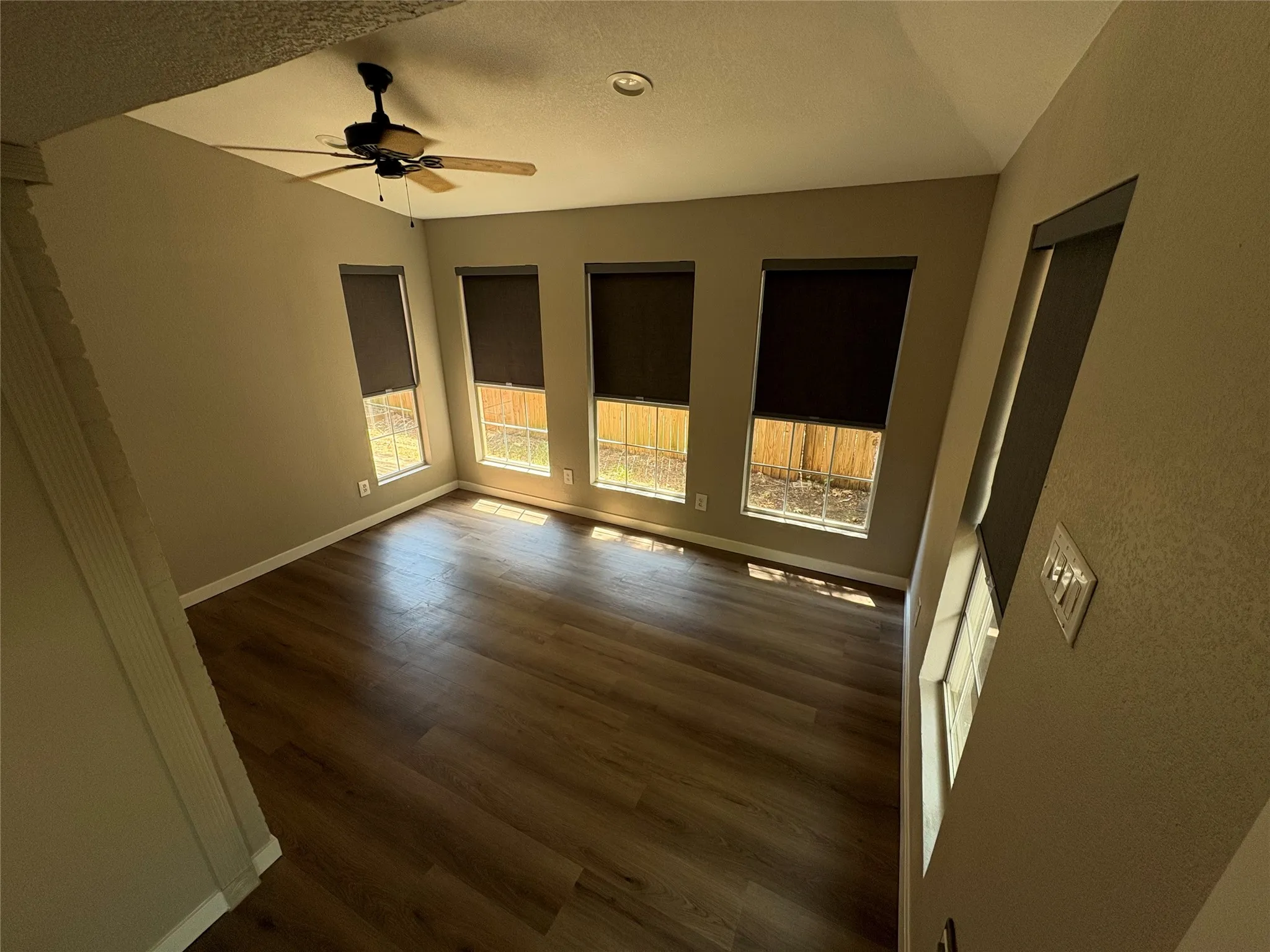 Single Family Residence For Rent in Denton County , 2710 Vistaview Drive, Corinth, Texas 76210, 4 Bedroom, 2 Bathroom, 2 Garage spaces, 1,820 Sqft, built in 1986, mls#21371146, Real Estate Agent in Corinth, Homes For Rent in Denton county, Homes For Rent in Corinth, Realtor in Corinth Texas, Real Estate Brokerage Independent Realty Texas, Luminita Cordes Realtor
