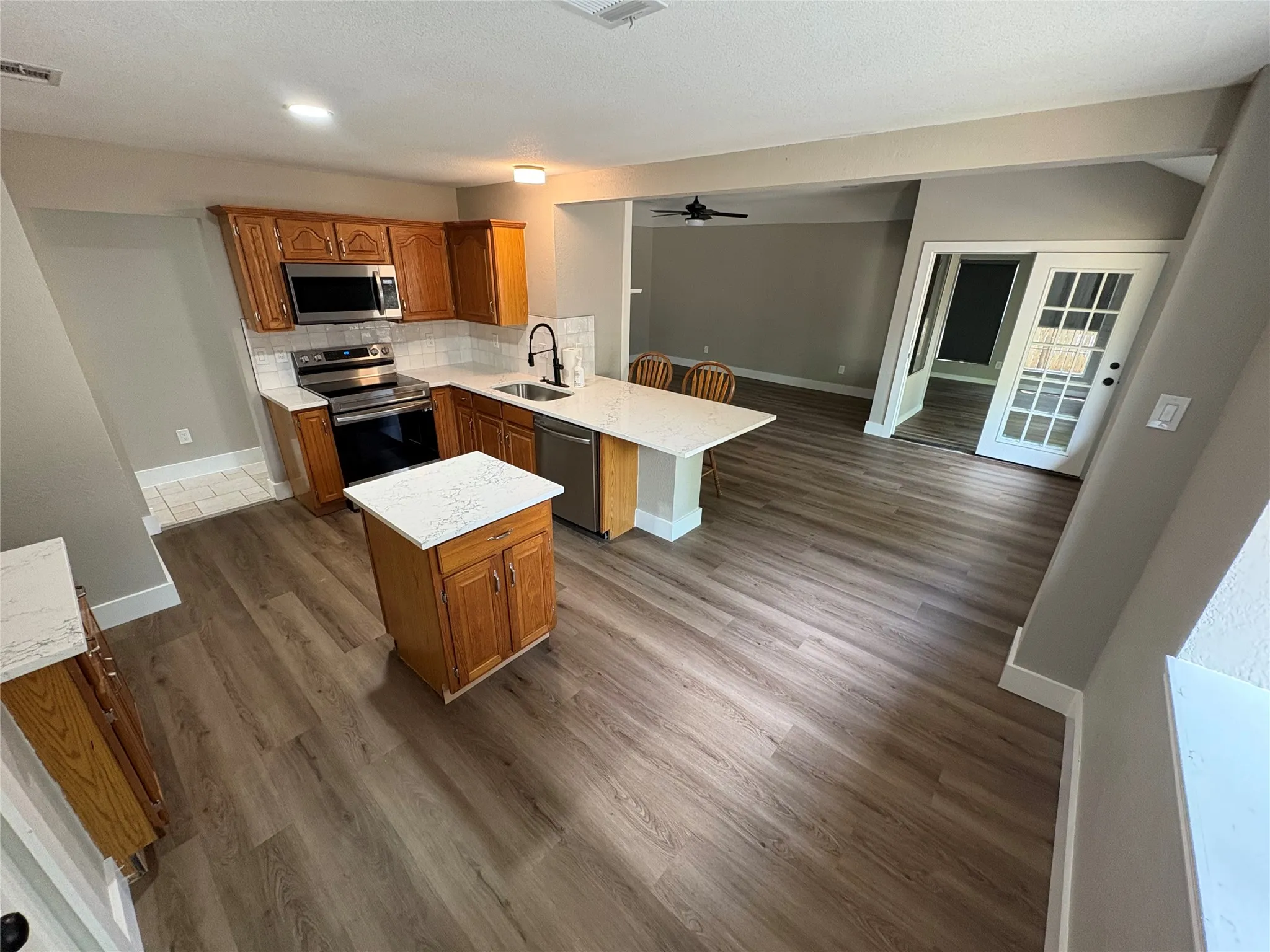 Single Family Residence For Rent in Denton County , 2710 Vistaview Drive, Corinth, Texas 76210, 4 Bedroom, 2 Bathroom, 2 Garage spaces, 1,820 Sqft, built in 1986, mls#21371146, Real Estate Agent in Corinth, Homes For Rent in Denton county, Homes For Rent in Corinth, Realtor in Corinth Texas, Real Estate Brokerage Independent Realty Texas, Luminita Cordes Realtor